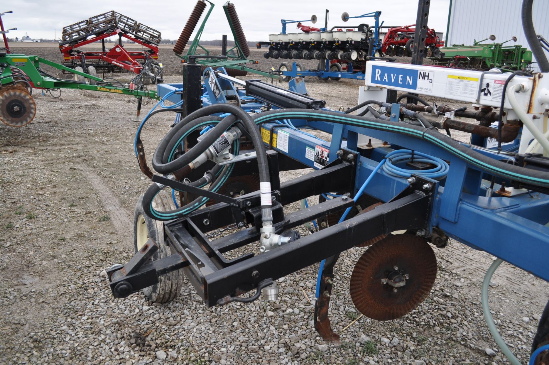 Dalton D3028 NH3 Applicator 11 shank w/Raven cooler, flow control & 450 monitor, coulters & mole - Image 10 of 14