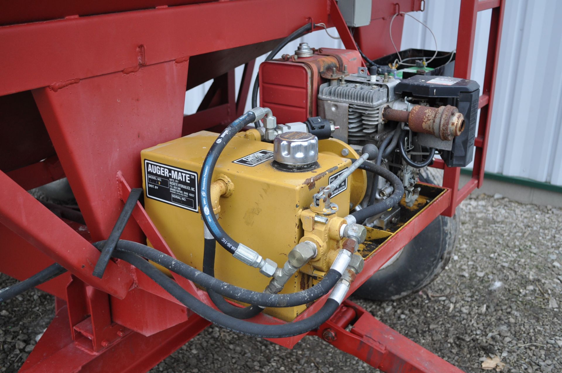 UM Seed Wagon w/ Gear Dual Compartment w/ brush auger, porta power, roll tarp - Image 5 of 10