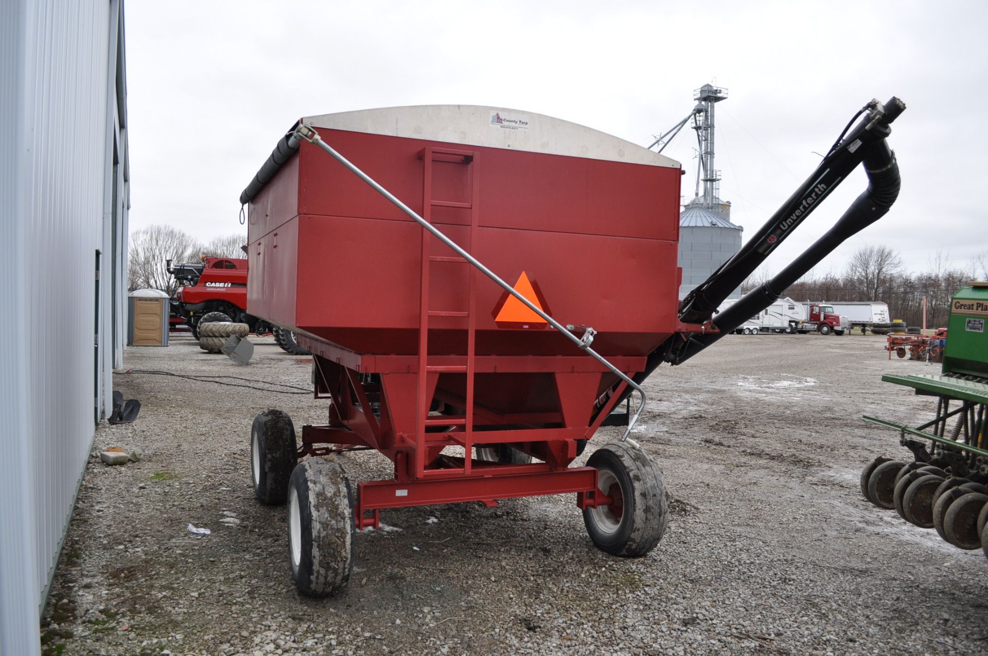 UM Seed Wagon w/ Gear Dual Compartment w/ brush auger, porta power, roll tarp - Image 3 of 10