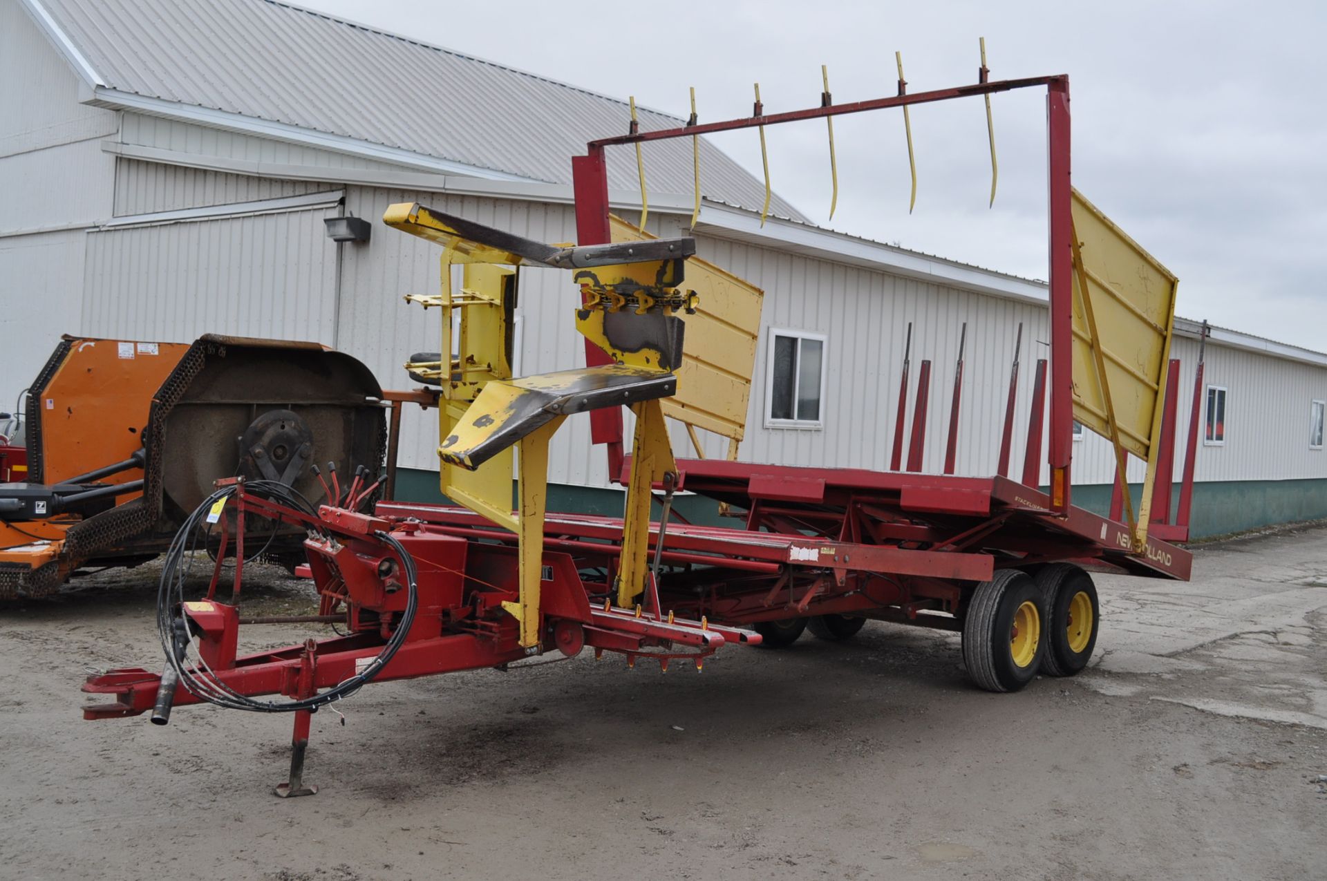 New Holland 1037 Stackliner Bale Wagon pull type w/hand controls, 540 pto, new bale counter, SN#