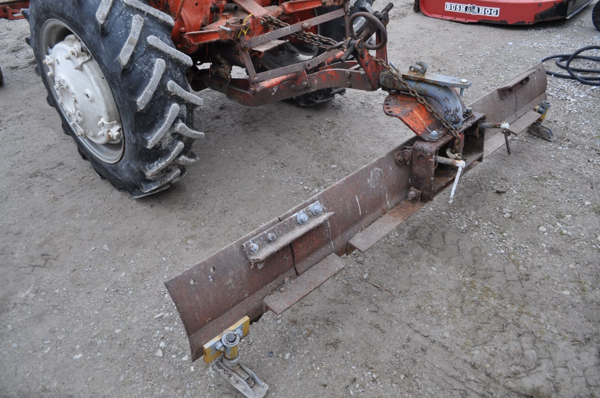 Allis-Chalmers D17 tractor, 12.4R28 rear tires, 540 PTO, snap coupler, sells with 9' blade, no - Image 13 of 14