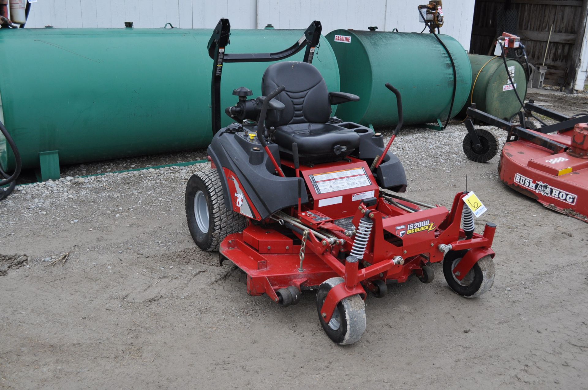 Ferris IS 2000 Zero Turn Mower 61” Deck 30HP Vanguard Big Block motor, 281 Hrs - Image 2 of 11