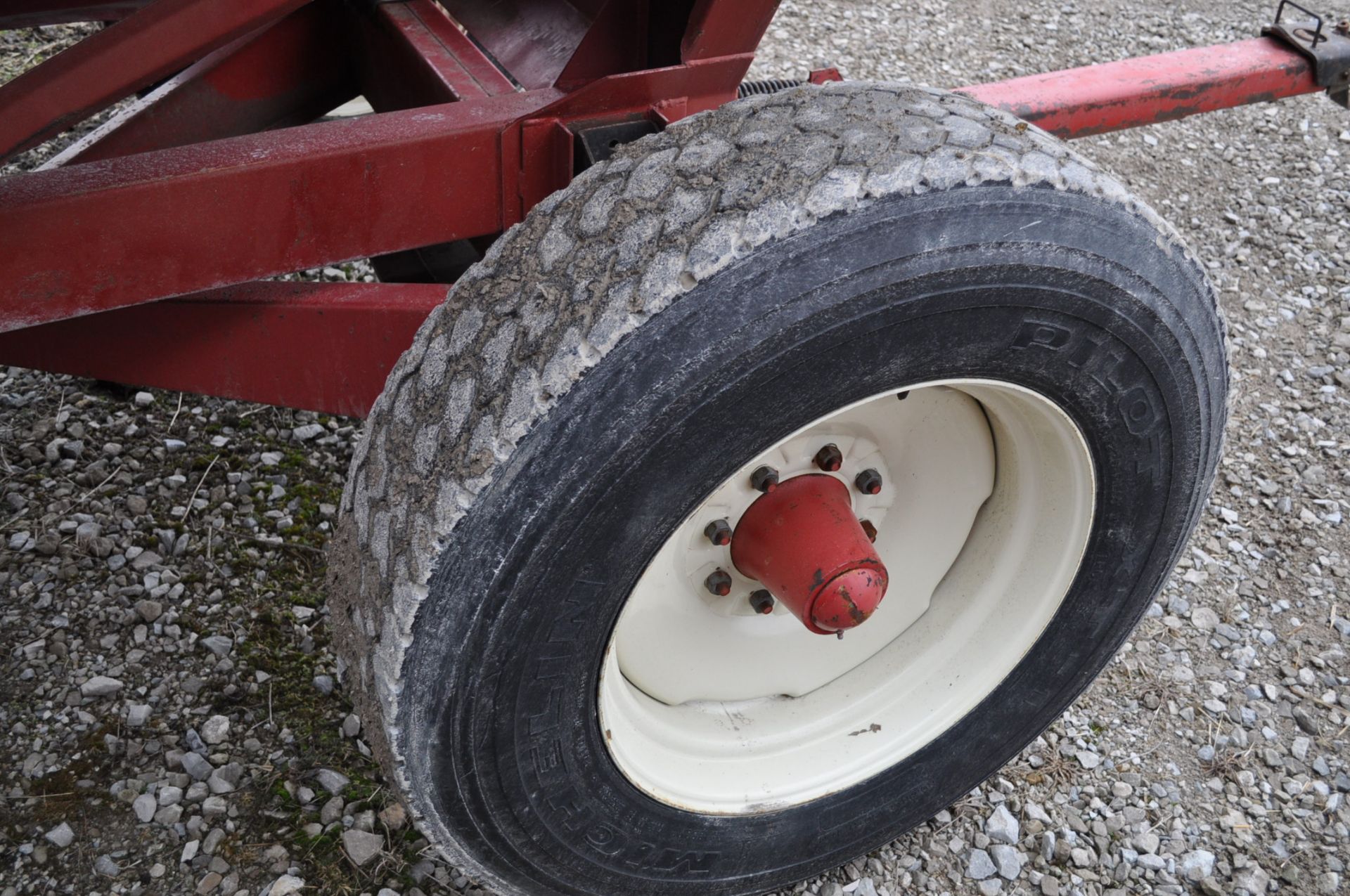 J&M 350 gravity wagon on gear, 22.5 tires - Image 9 of 9