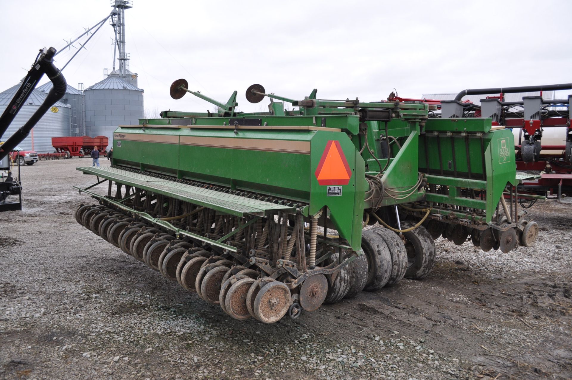 30' Great Plains Solid Stand drill, ground drive, V rubber closing wheels, markers, extra - Image 4 of 13