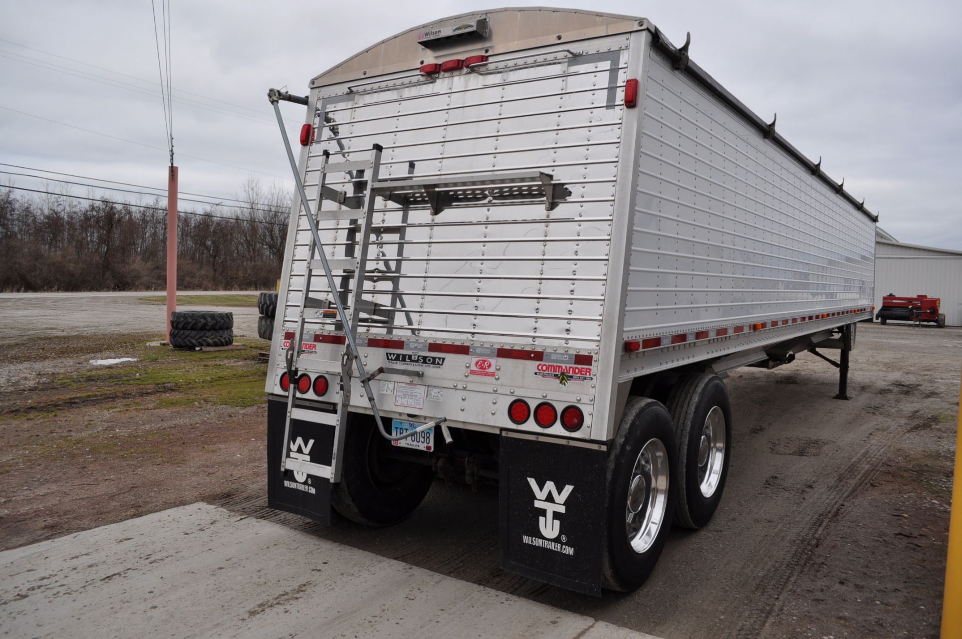 2010 Wilson Commander Grain Trailer 40’ x 72” sides w/stainless front & rear, roll tarp, Ag Hoppers, - Image 3 of 14