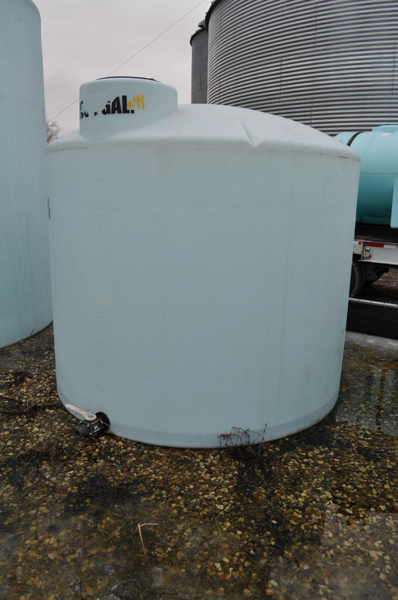 2500 gallon Blue Verticle Poly Tank