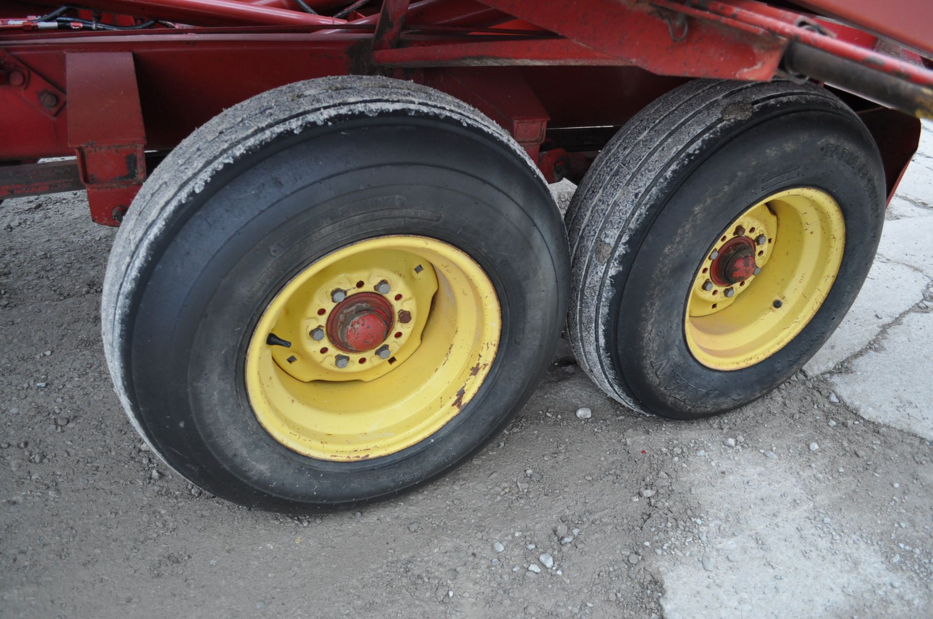 New Holland 1037 Stackliner Bale Wagon pull type w/hand controls, 540 pto, new bale counter, SN# - Image 6 of 15