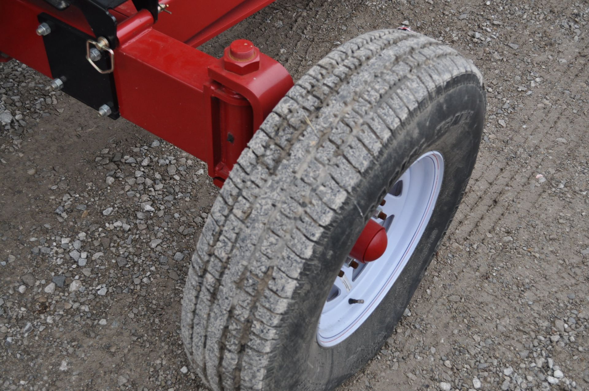 J & M 4WS15 Header cart w/ light kit 235/85R16 tires, SN# 1305181 - Image 8 of 8