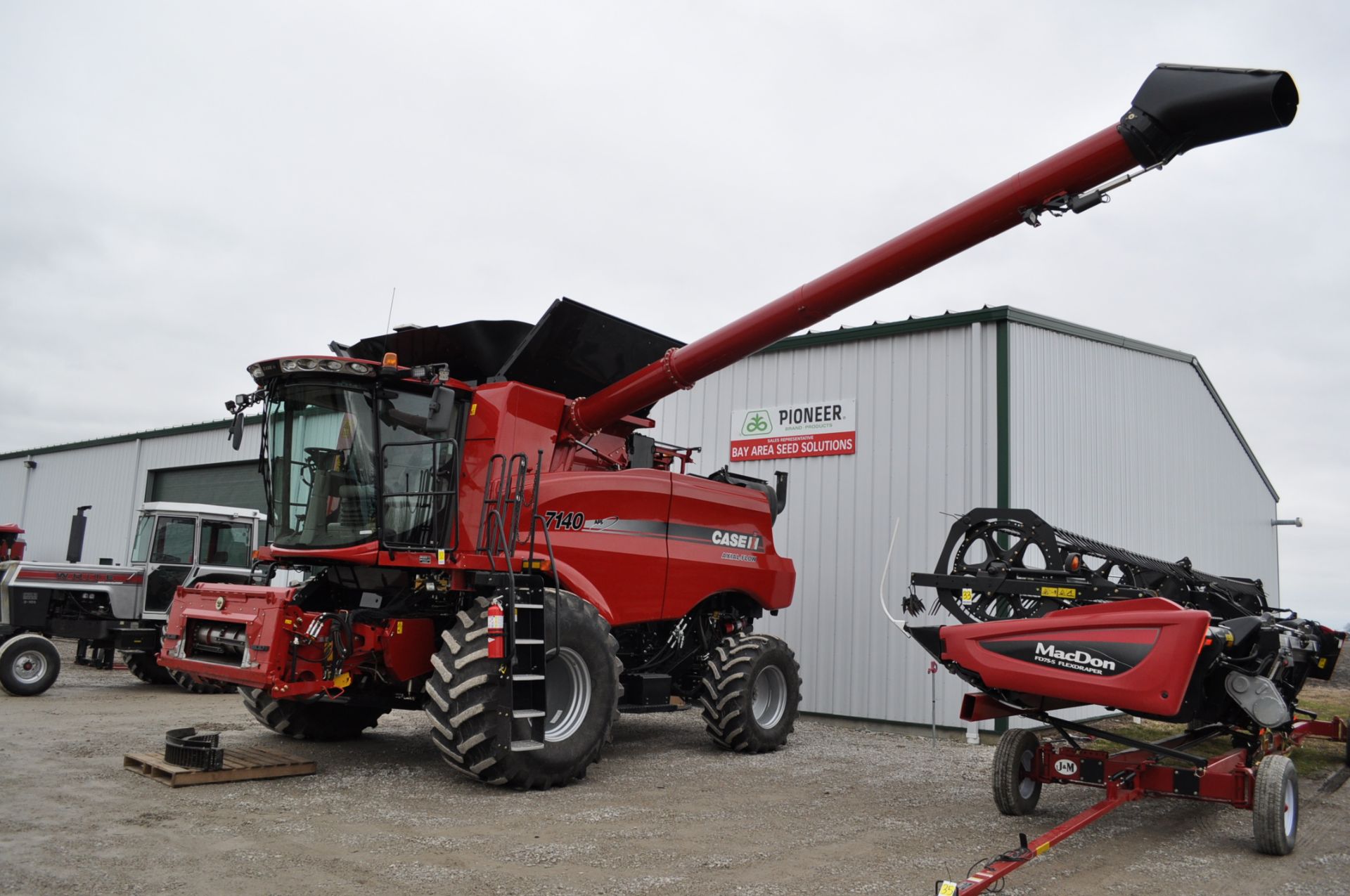 CIH 7140 4WD AFS Combine  rear wheel assist, chopper, hyd chaff spreader, HIV light package, Power