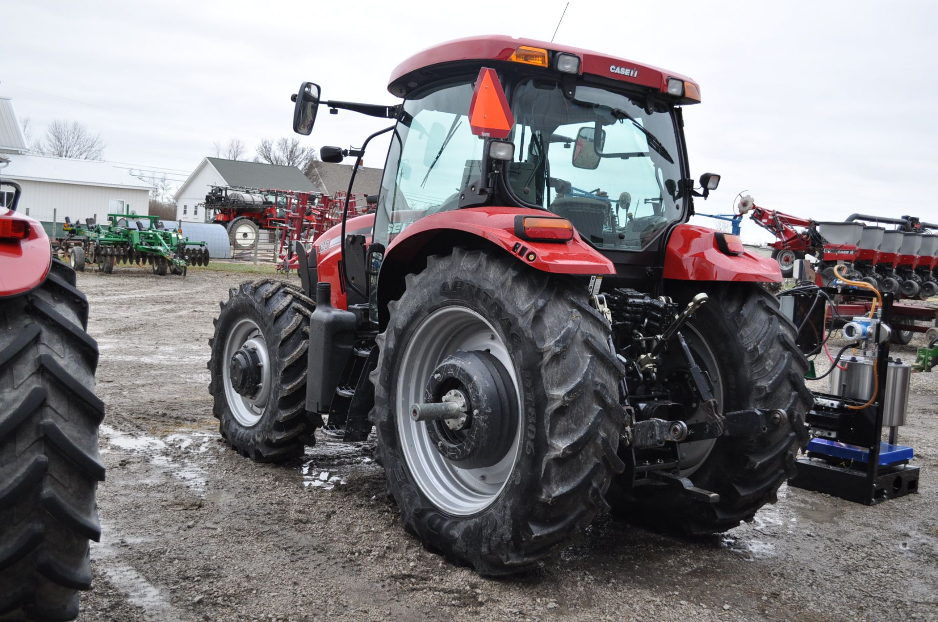 CIH 125 Maxxum Pro MFWD, CHA, 3 remotes, 3pt. 540/1000 pto, Air seat, 16spd pwr shuttle shift, 460/ - Image 4 of 23