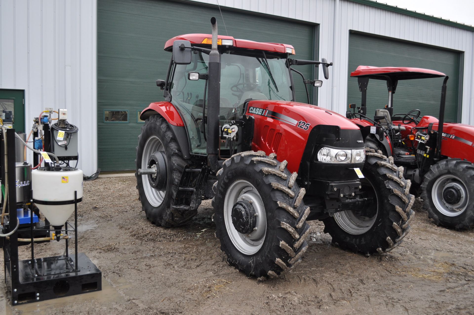 CIH 125 Maxxum Pro MFWD, CHA, 3 remotes, 3pt. 540/1000 pto, Air seat, 16spd pwr shuttle shift, 460/ - Image 2 of 23