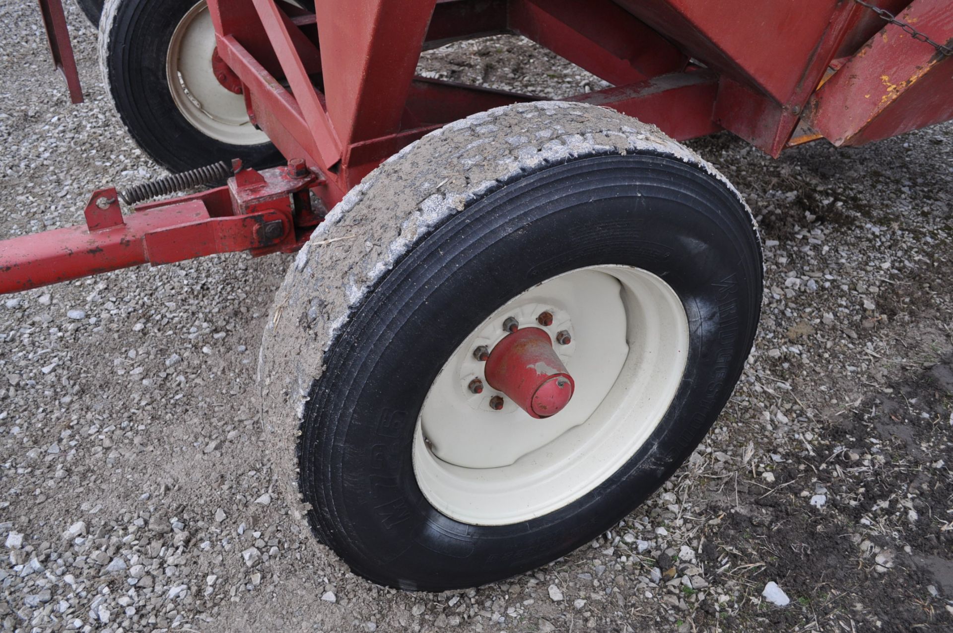 J&M 350 gravity wagon on gear, 22.5 tires - Image 6 of 9