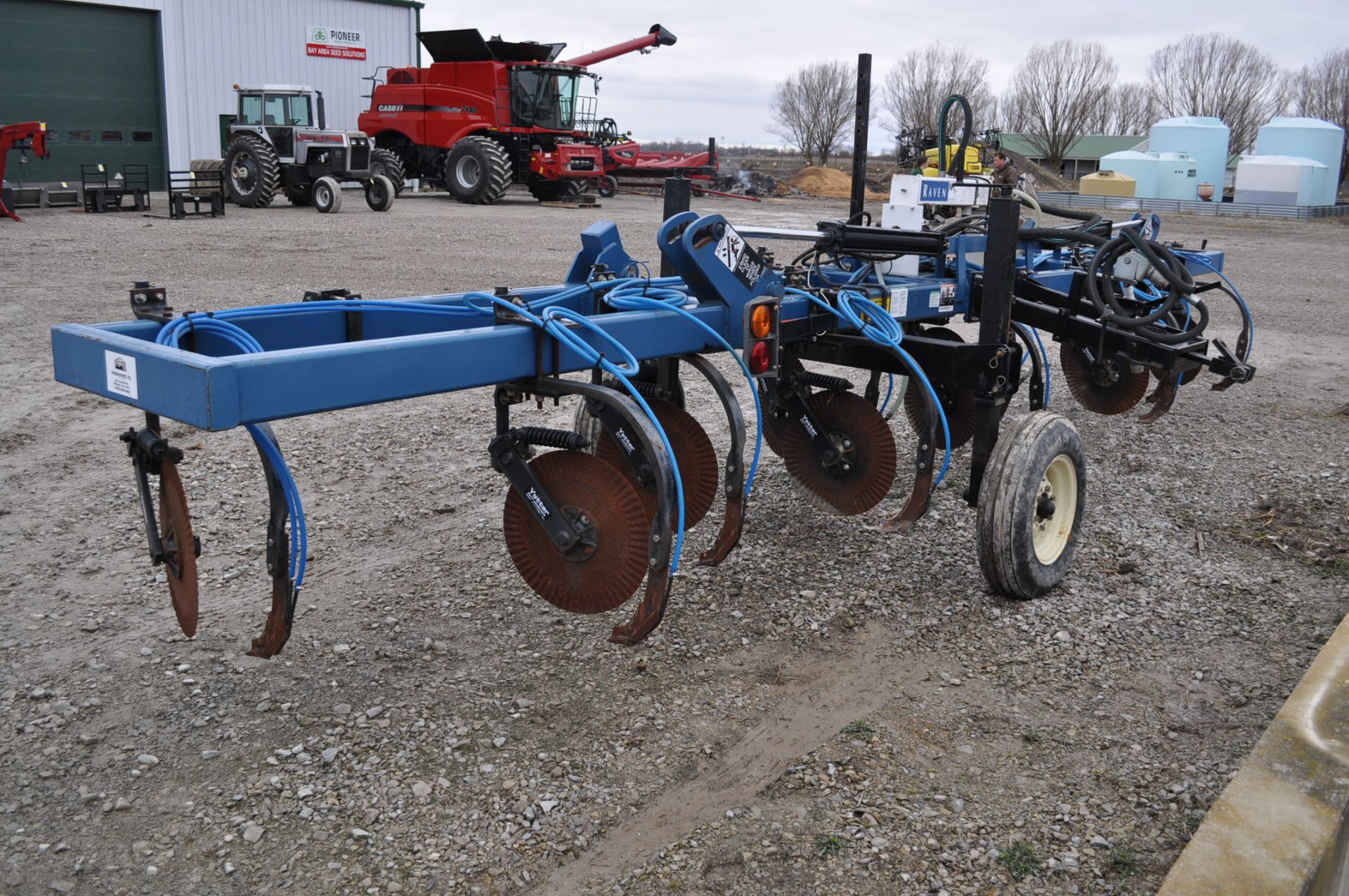 Dalton D3028 NH3 Applicator 11 shank w/Raven cooler, flow control & 450 monitor, coulters & mole - Image 3 of 14