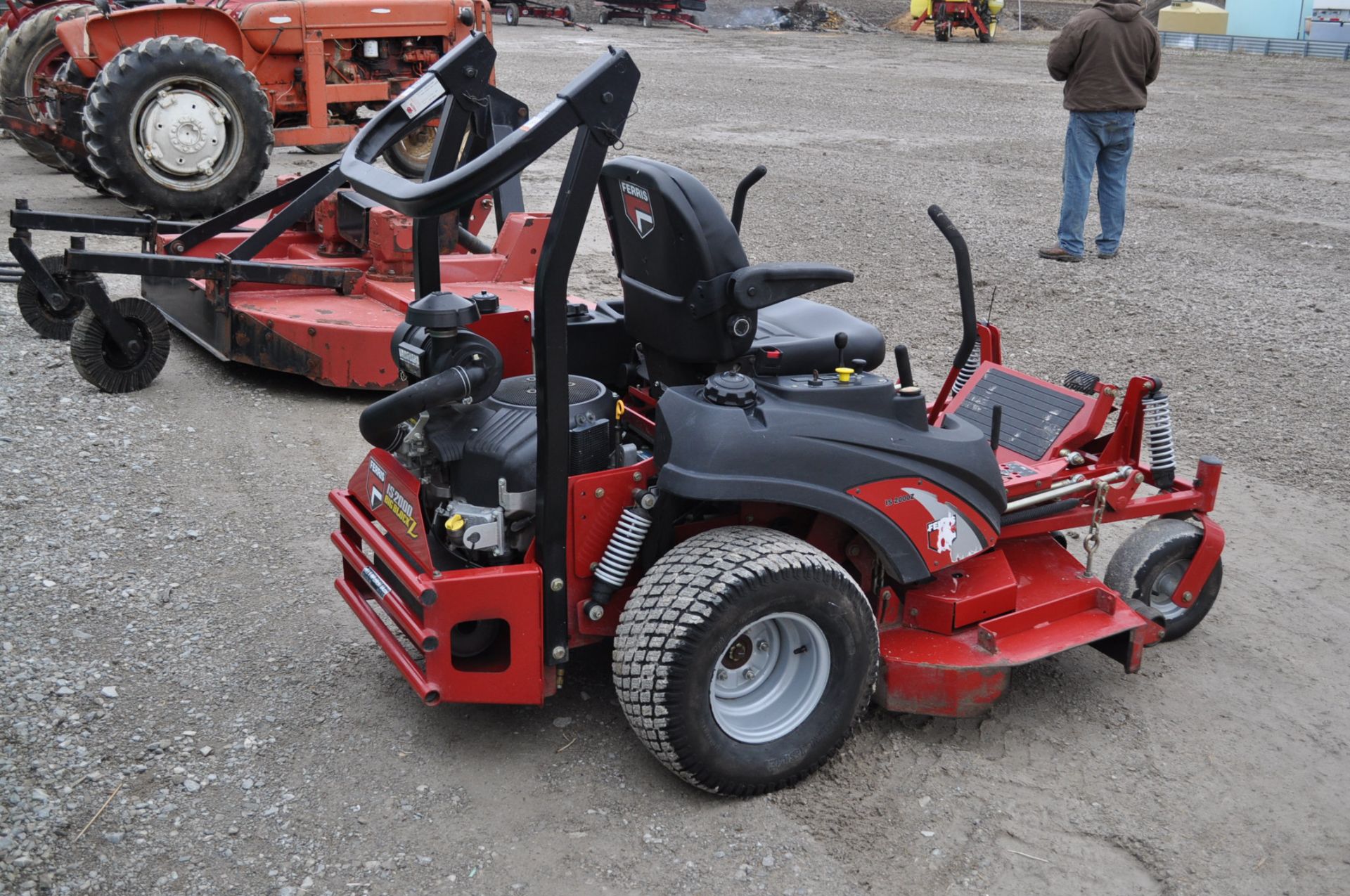 Ferris IS 2000 Zero Turn Mower 61” Deck 30HP Vanguard Big Block motor, 281 Hrs - Image 3 of 11