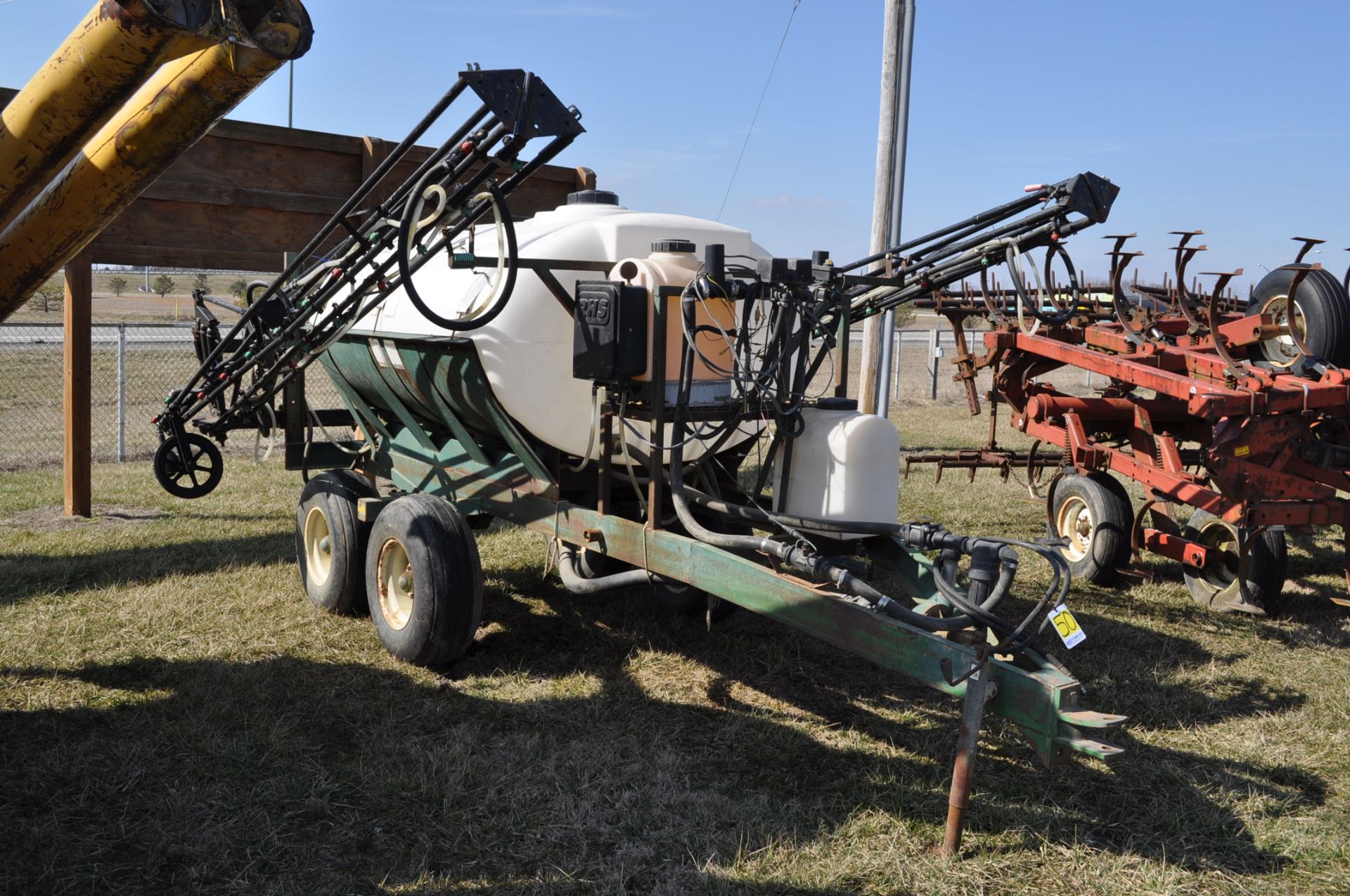 Pull type sprayer, 850 gal poly tank, tank one year old, 60 ft boom, 15" spacing, hyd solution pump - Image 2 of 11