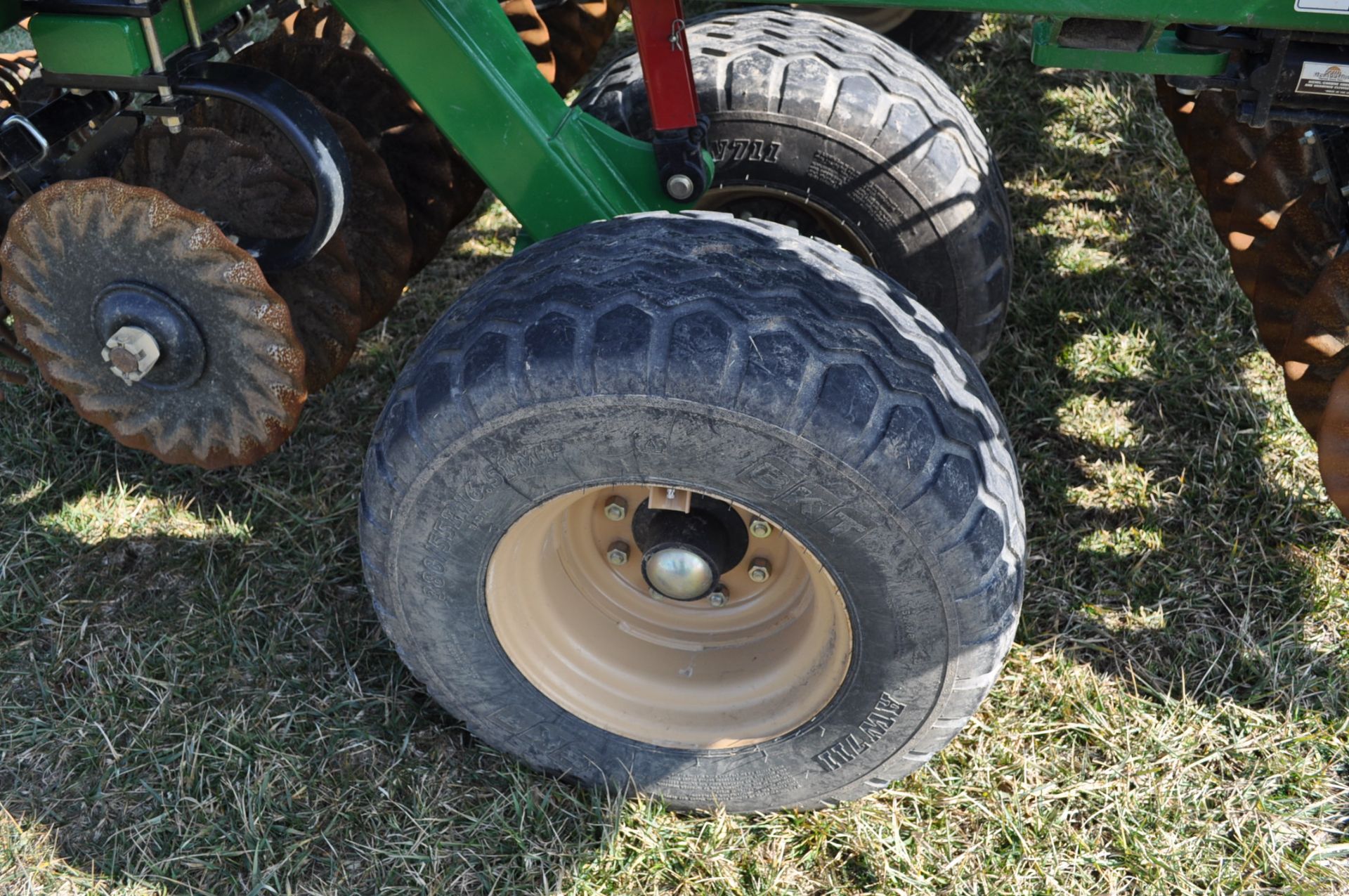 24’ Great Plains Turbo MAX, 380/55R16.5 transport tires, hyd angle adjust, SN GPC5357H - Image 15 of 15