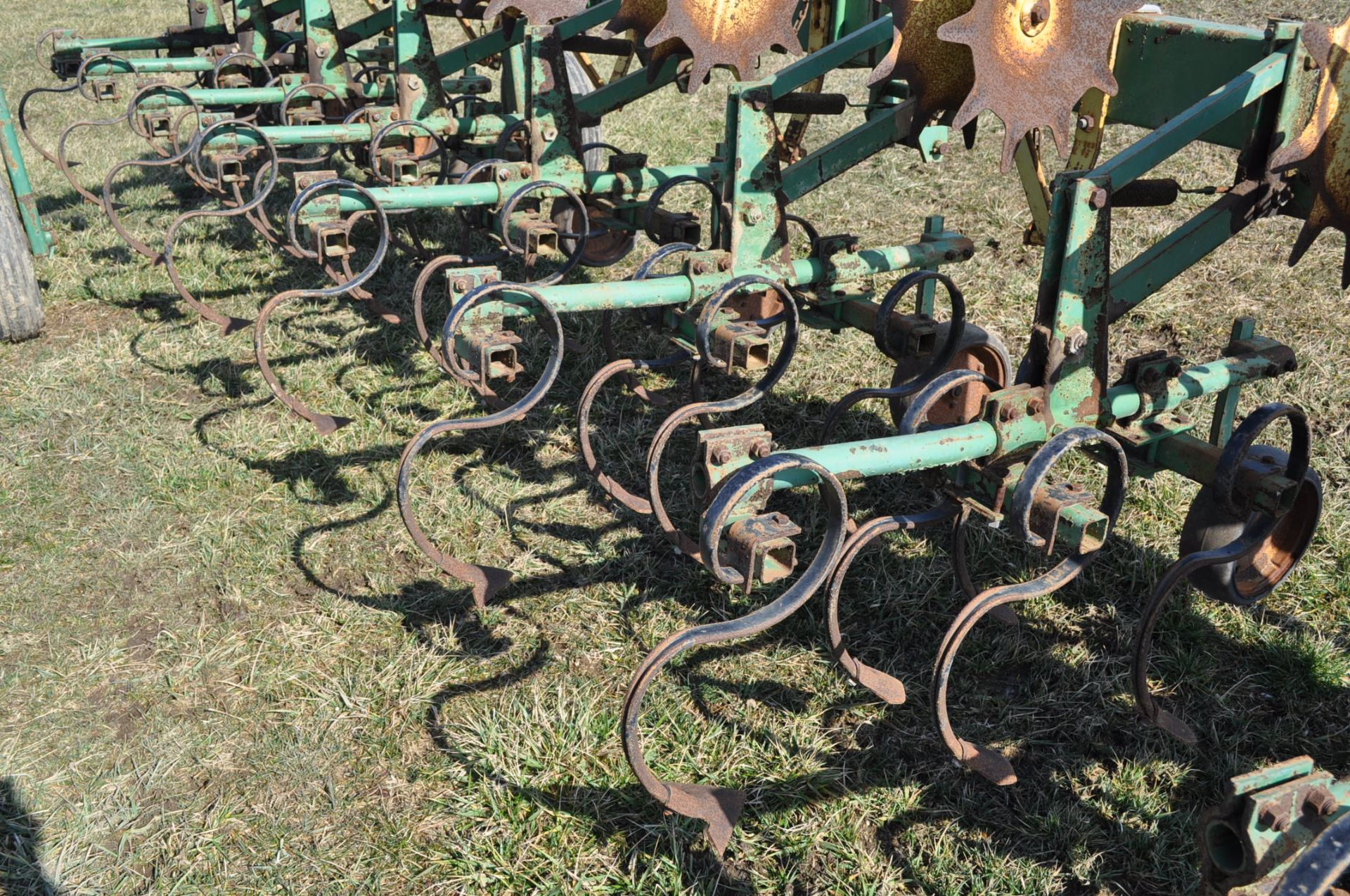 John Deere row crop cultivator, 8 row x 30”, 3pt, end transport - Image 8 of 8