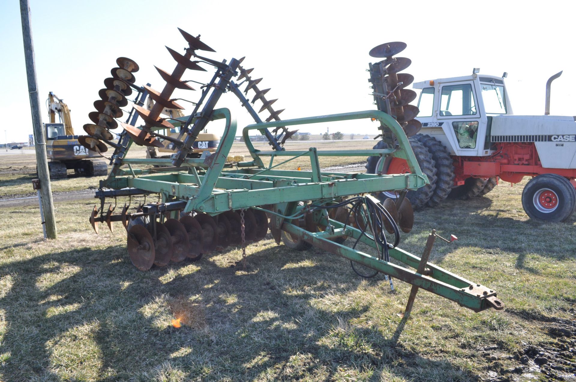 22’ John Deere 230 disc, hyd fold - Image 2 of 6