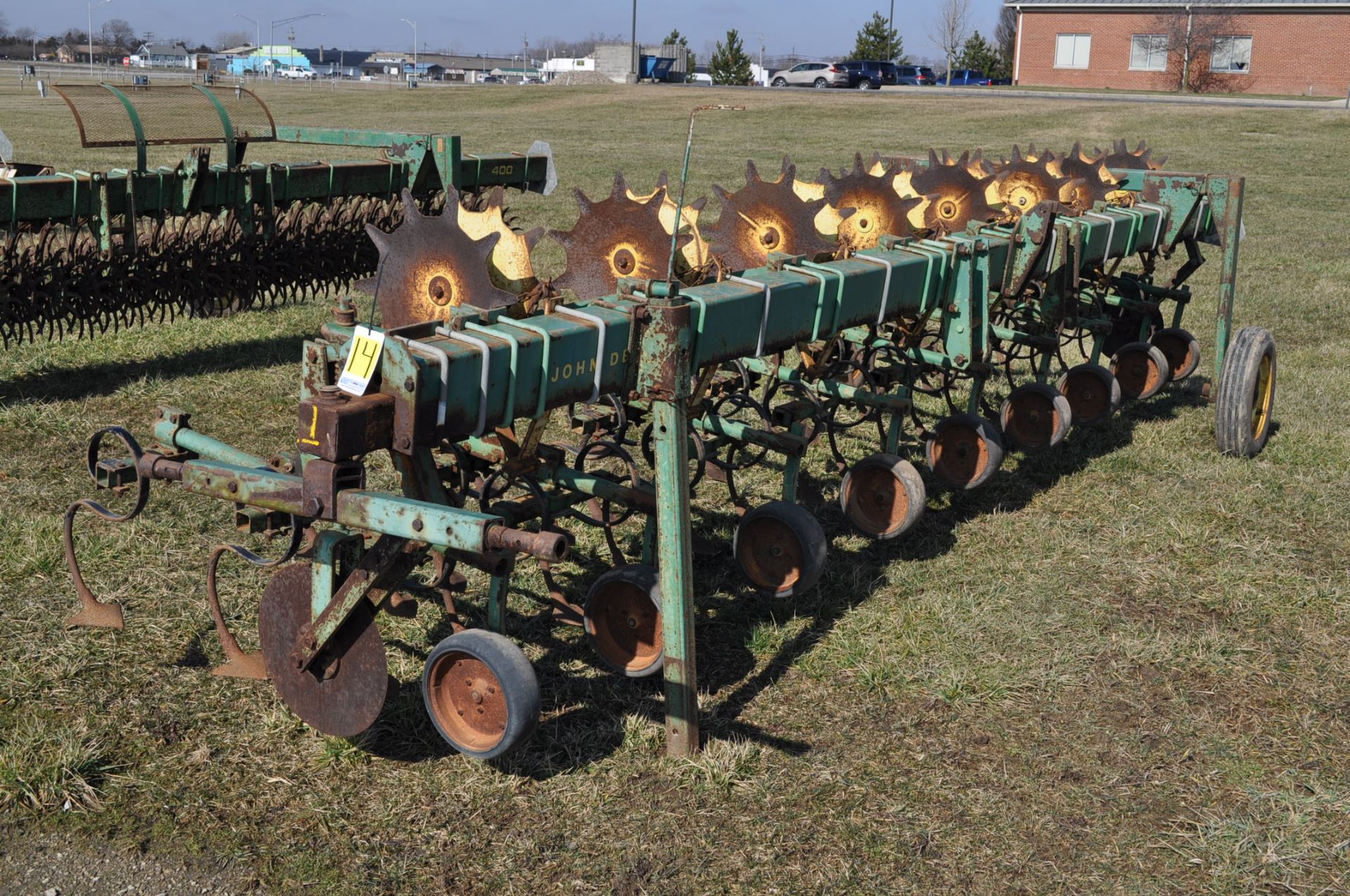 John Deere row crop cultivator, 8 row x 30”, 3pt, end transport