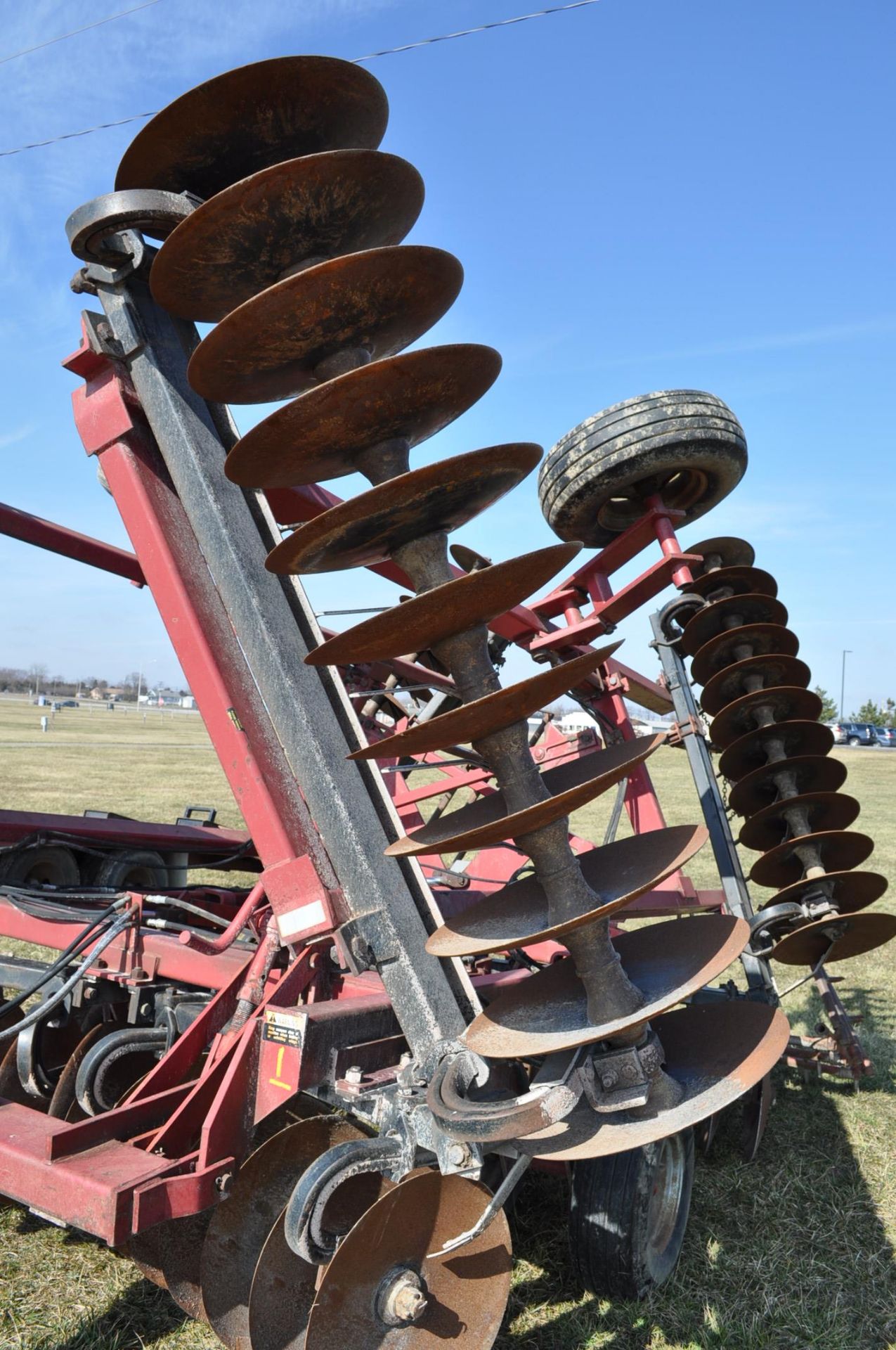 24’ Case IH 496 disc, rock flex, 7 ½” spacing, 3 bar spike tooth harrow, new blades - Image 6 of 13