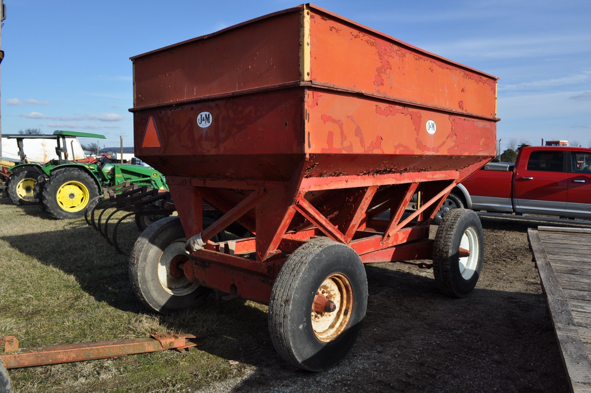 J&M 350 gravity bed wagon on gear - Image 3 of 8