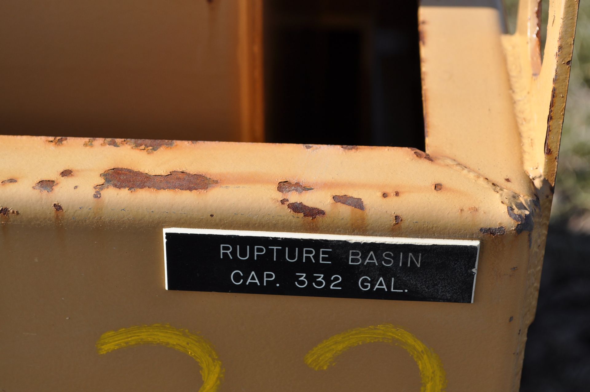 200 gal fuel tank with 332 gal rupture basin - Image 5 of 7