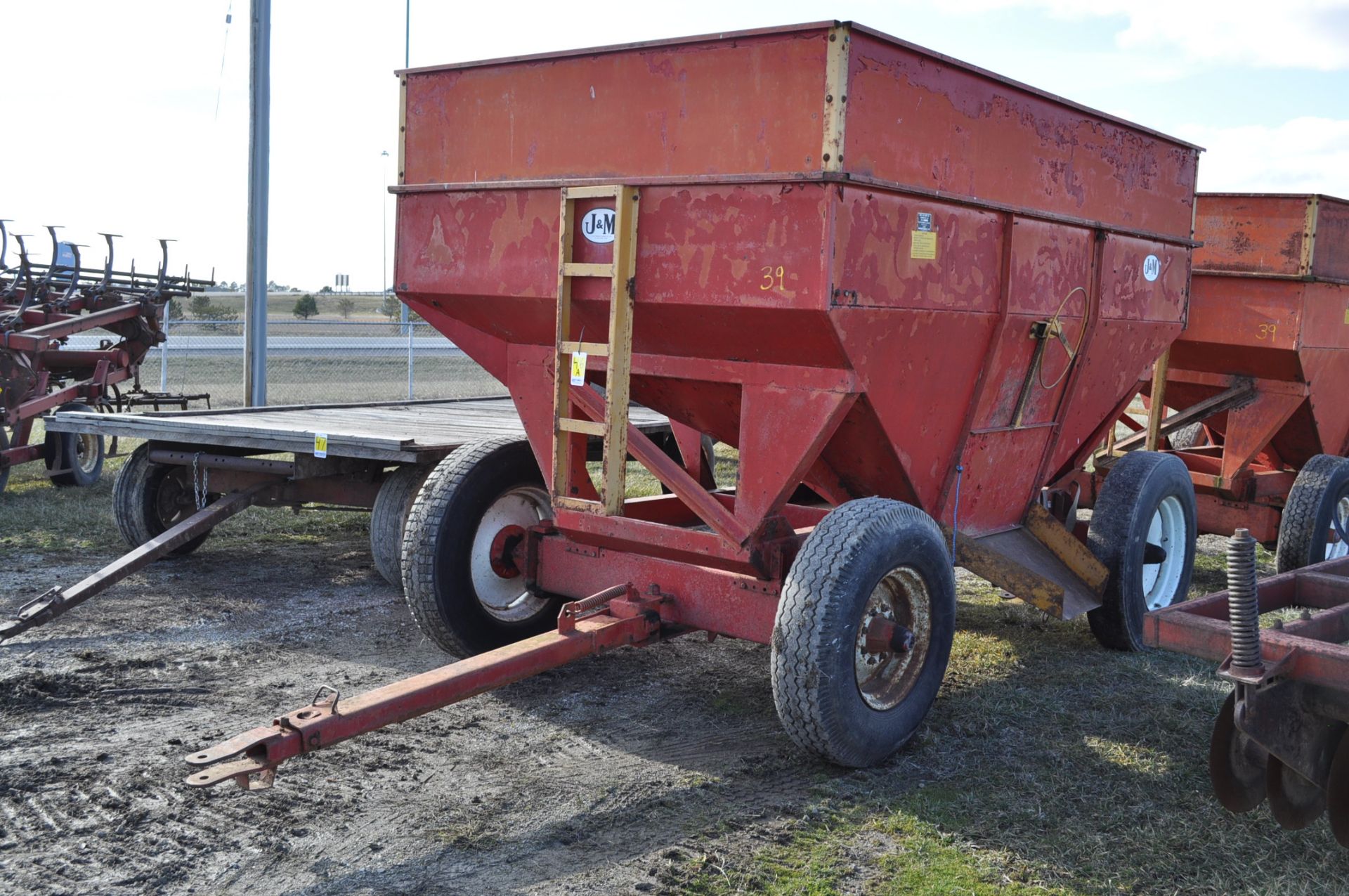 J&M 350 gravity bed wagon on gear