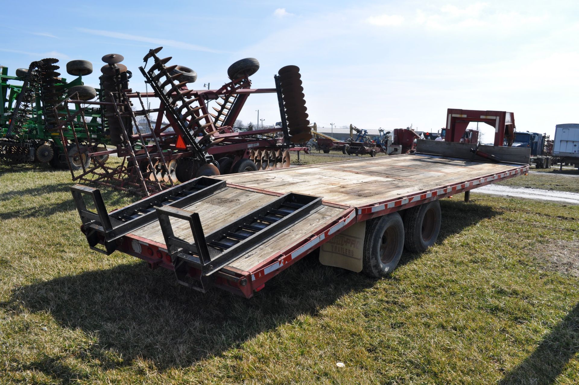 1998 20’+5’ Corn Pro gooseneck trailer, dual tandem axle, adjustable dovetail with ramps, - Image 3 of 13