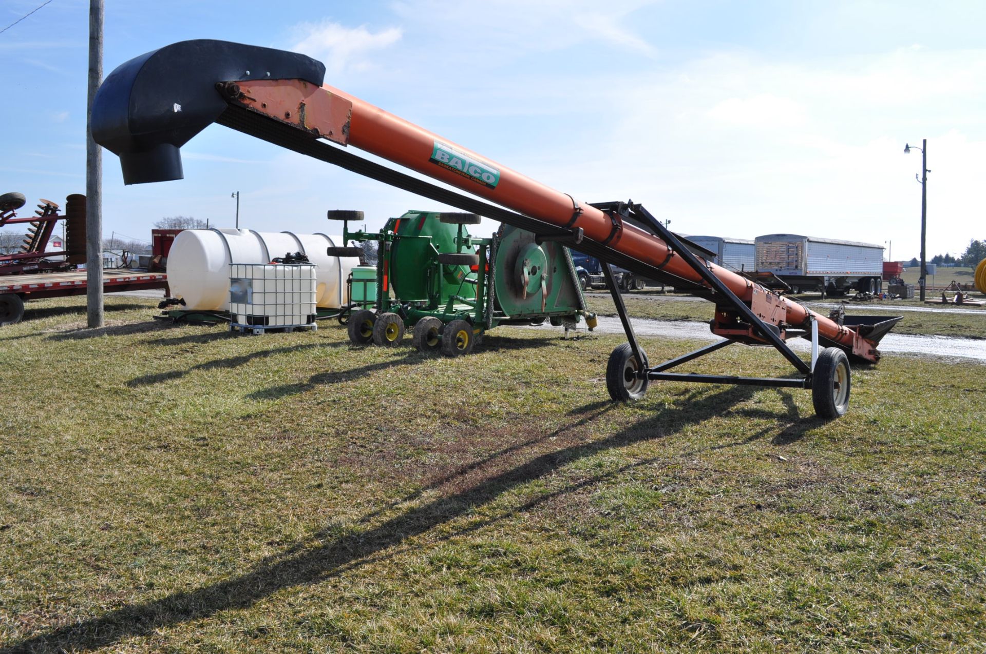 Batco 1335 belt conveyor, 540 PTO drive, vinyl hopper - Image 3 of 7