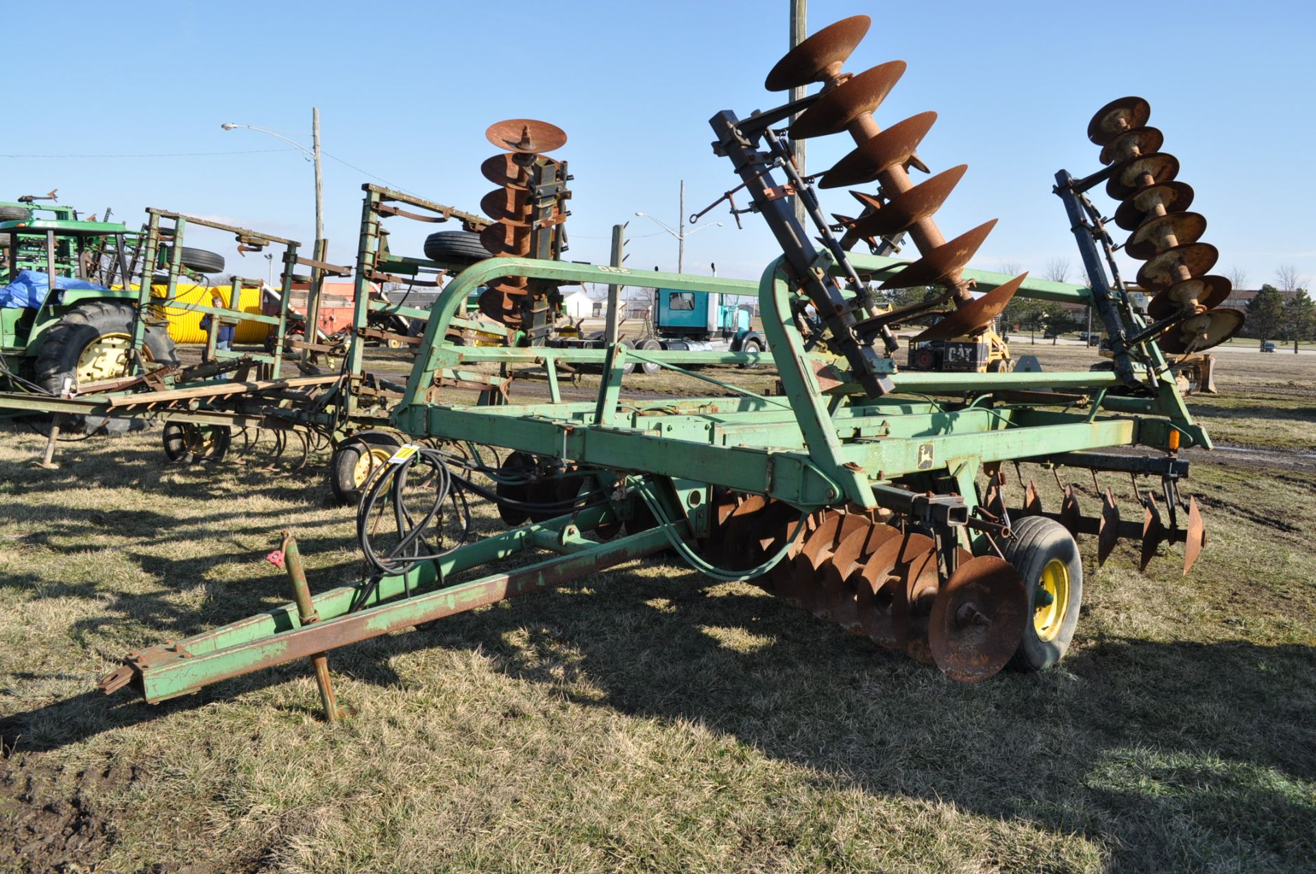 22’ John Deere 230 disc, hyd fold