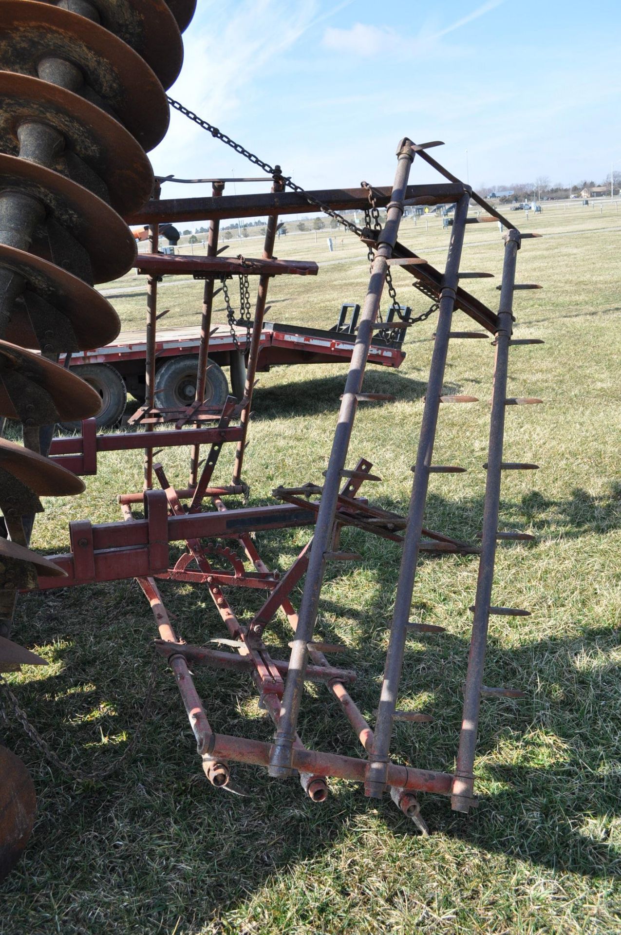 24’ Case IH 496 disc, rock flex, 7 ½” spacing, 3 bar spike tooth harrow, new blades - Image 9 of 13