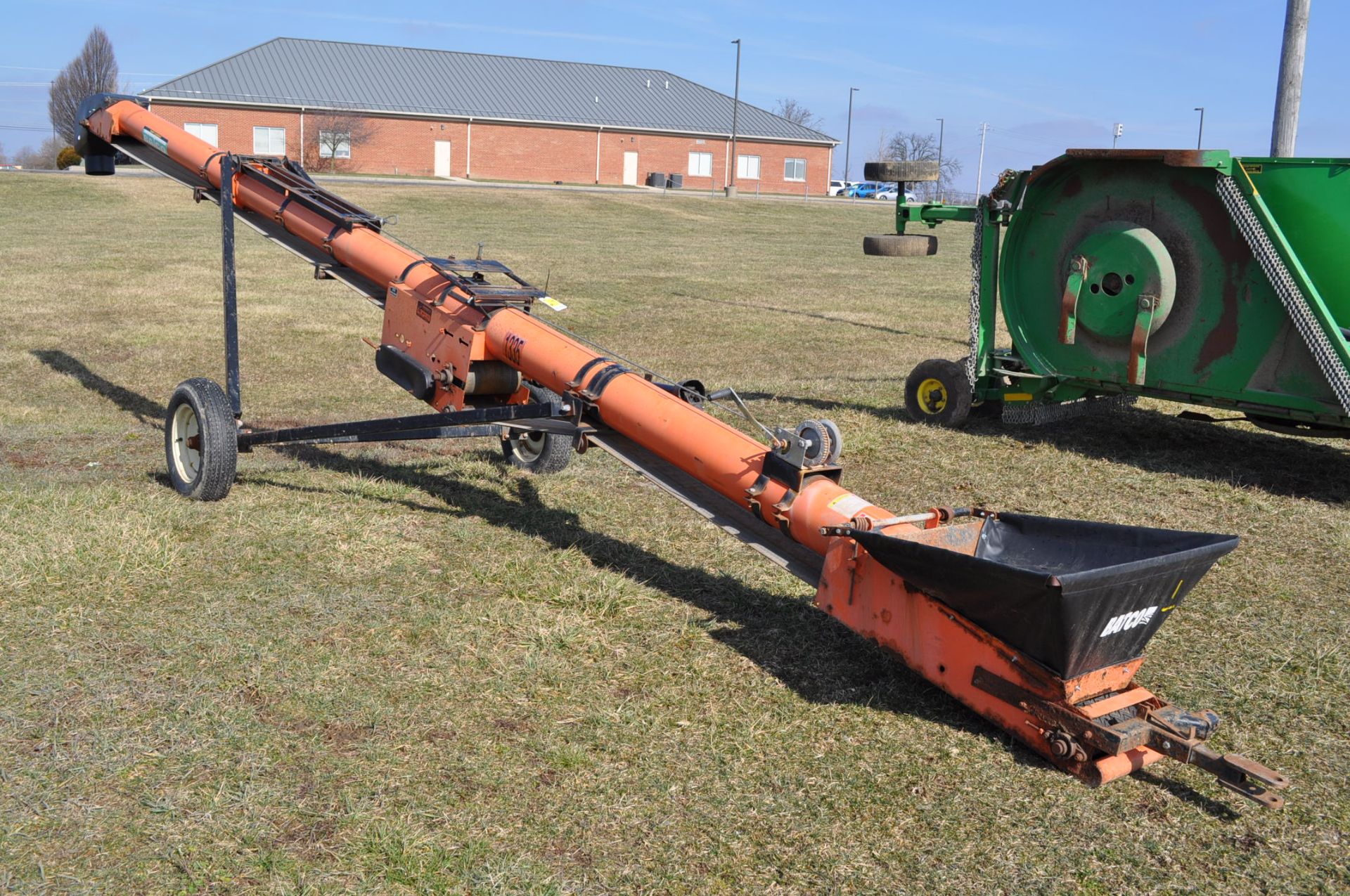 Batco 1335 belt conveyor, 540 PTO drive, vinyl hopper - Image 2 of 7