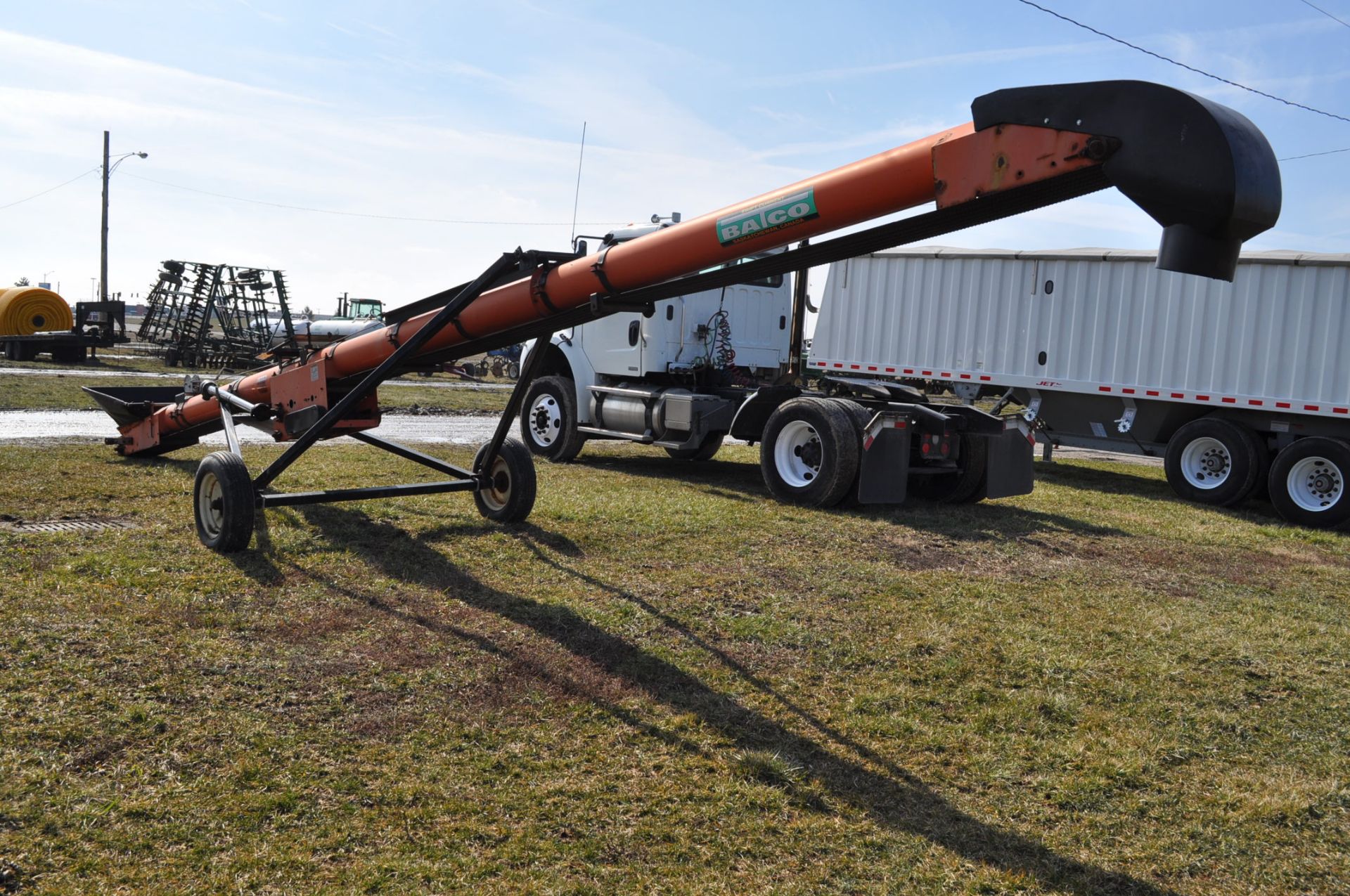 Batco 1335 belt conveyor, 540 PTO drive, vinyl hopper - Image 4 of 7