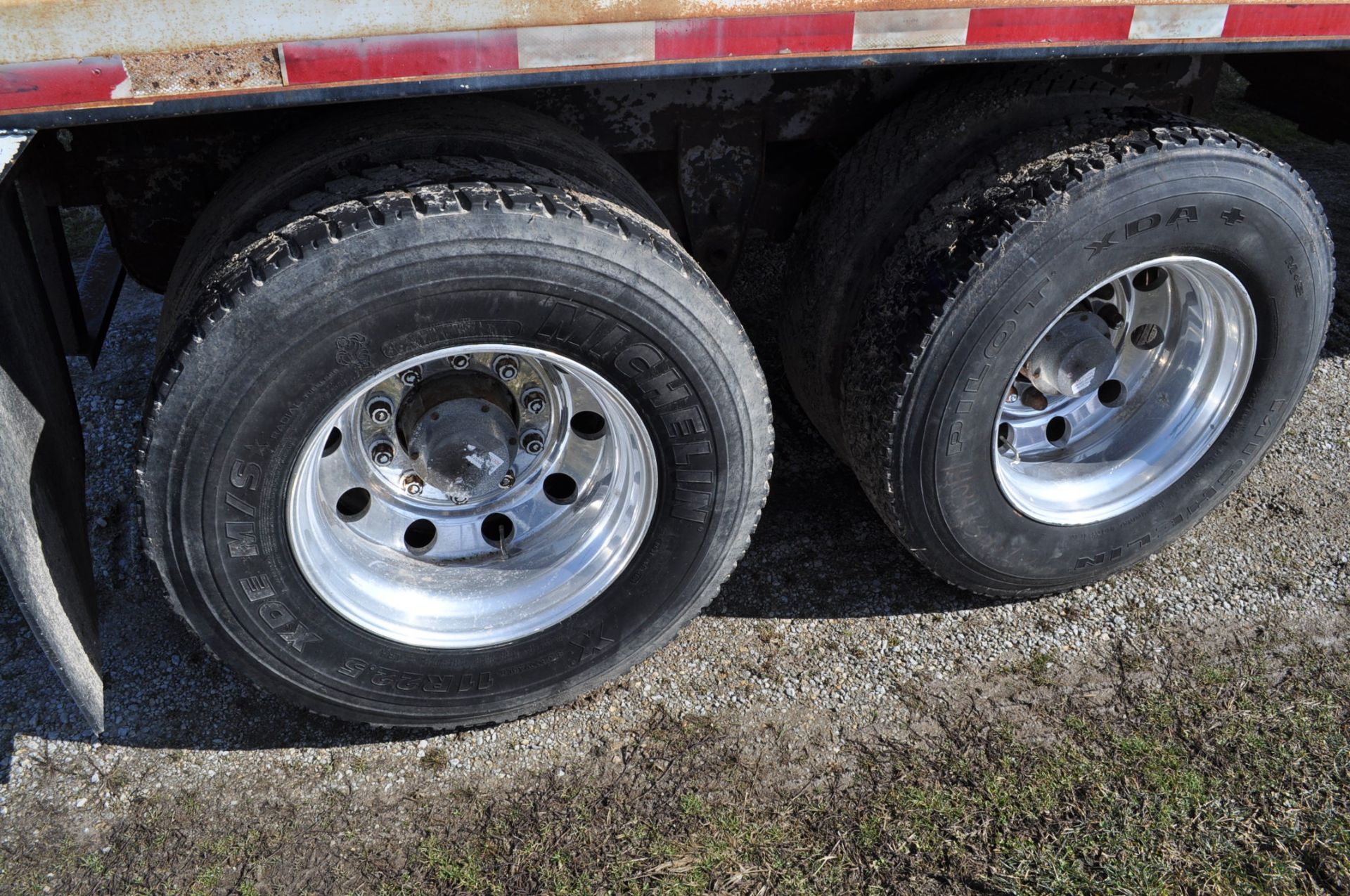 34’ Drake steel grain trailer, tandem axle, roll tarp, spring ride, 4 alum wheels, - Image 7 of 14