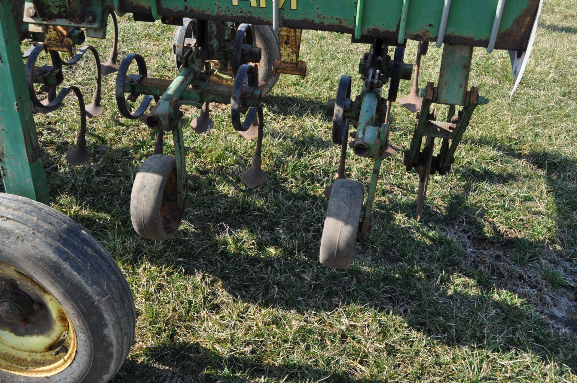 John Deere row crop cultivator, 8 row x 30”, 3pt, end transport - Image 5 of 8