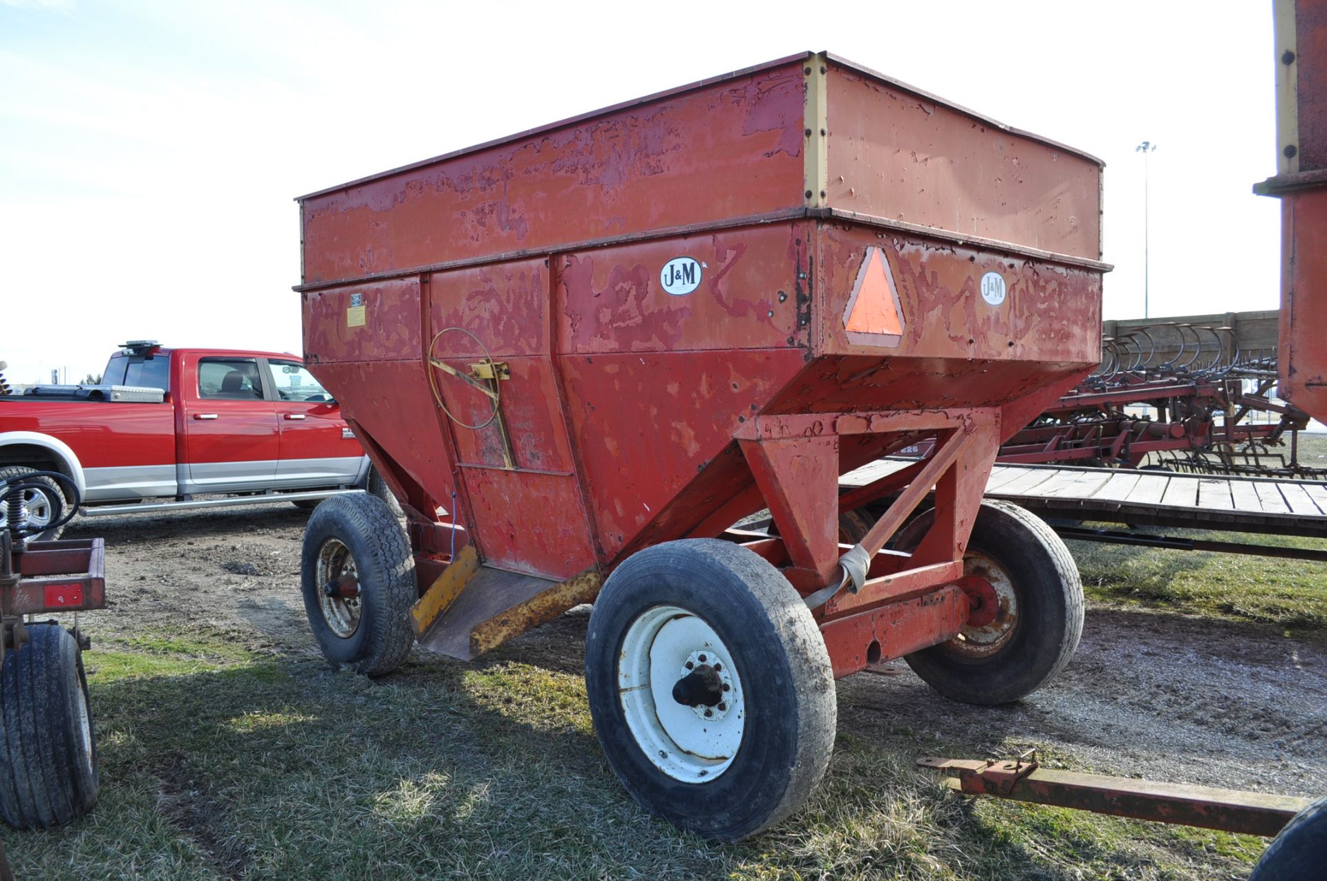 J&M 350 gravity bed wagon on gear - Image 4 of 8