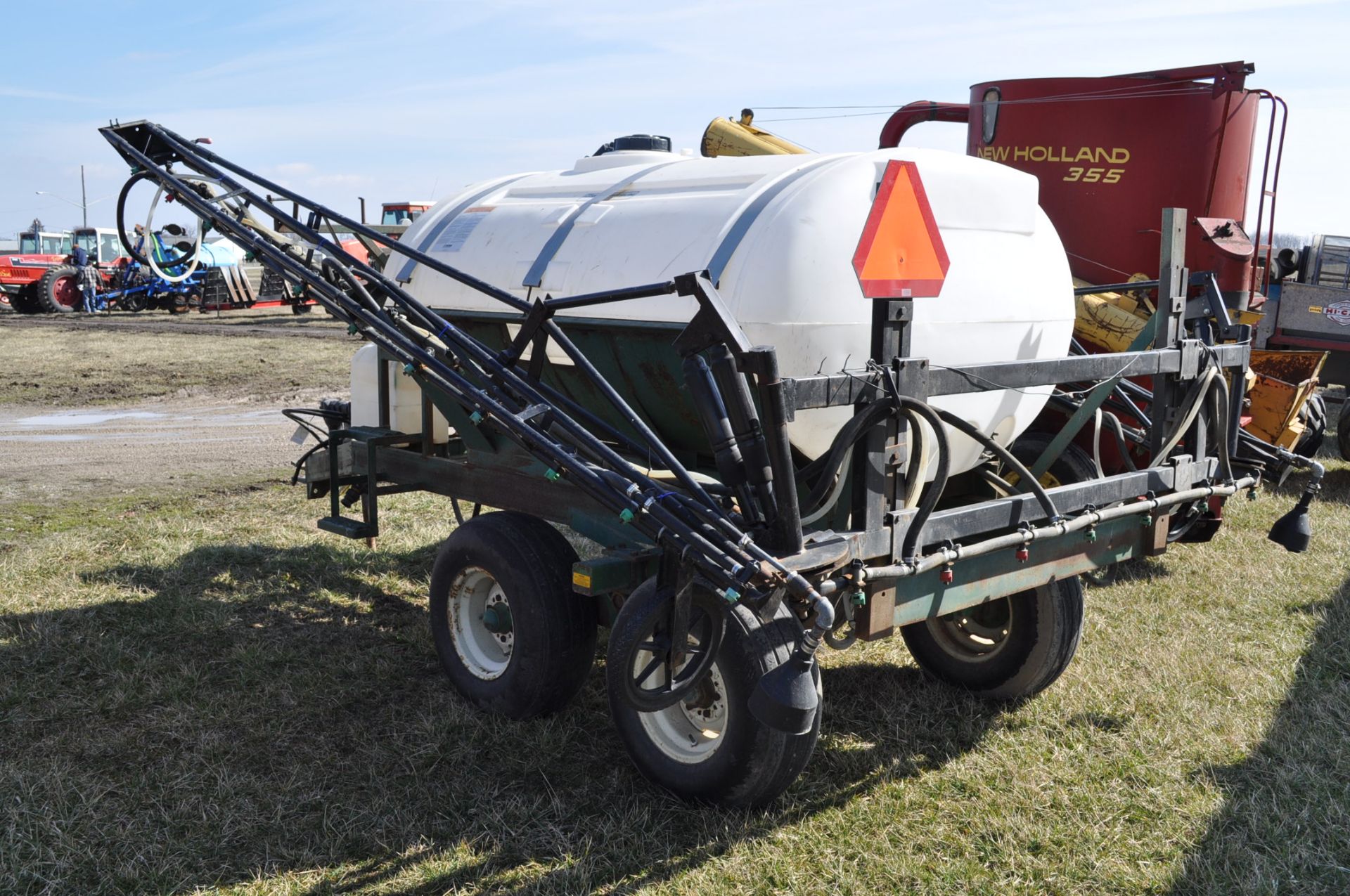 Pull type sprayer, 850 gal poly tank, tank one year old, 60 ft boom, 15" spacing, hyd solution pump - Image 4 of 11