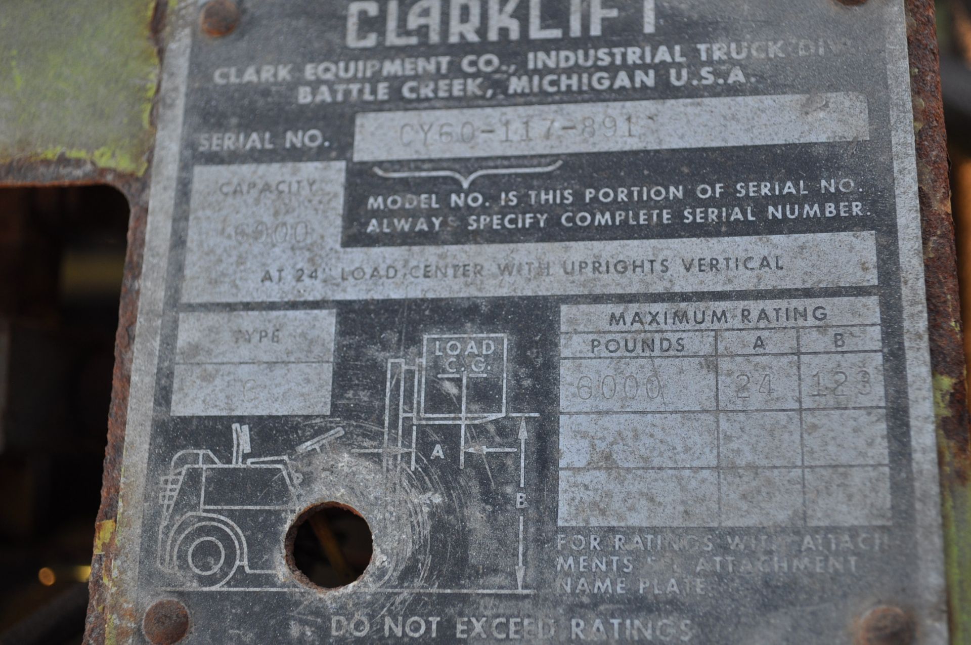 Clark 6000lb capacity forklift, gasoline, pneumatic tires, single stage mast - Image 7 of 11