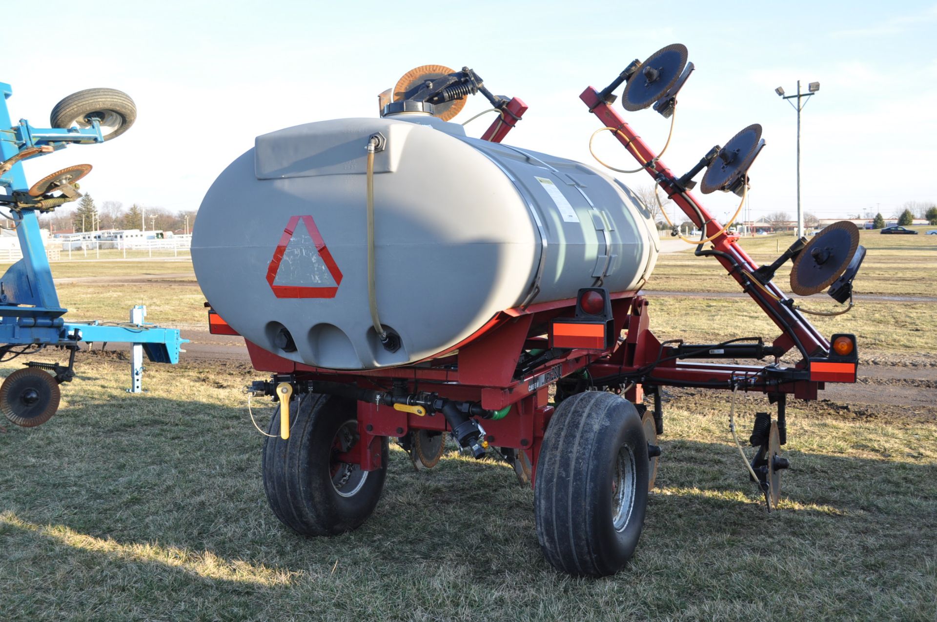 Case IH NPX 2800 12 row 28% applicator, 11 coulter w/ knife, 800 gal poly tank, - Image 3 of 11