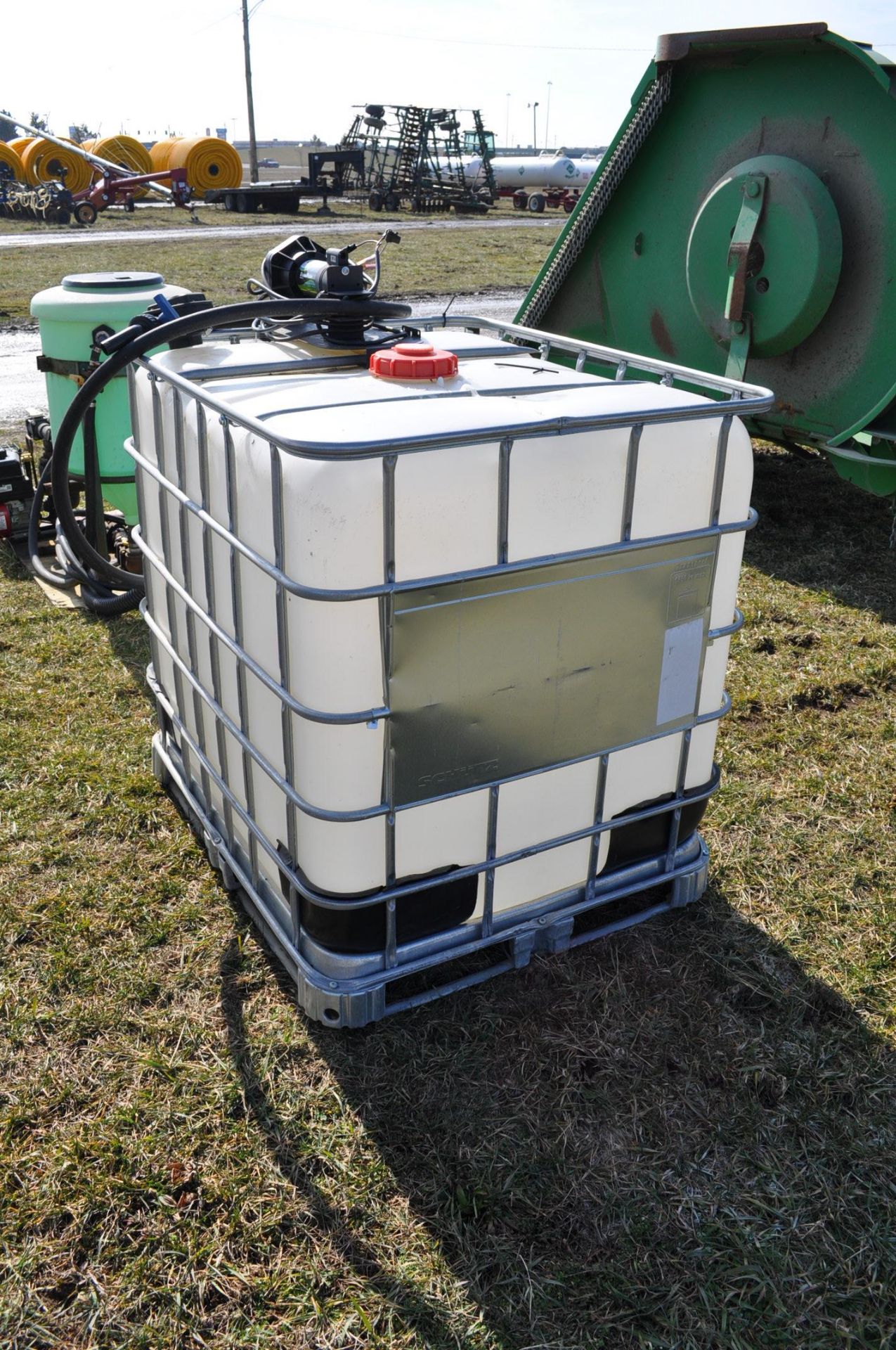 265 gal cage tote tank with 12 volt pump, meter and hose - Image 3 of 5