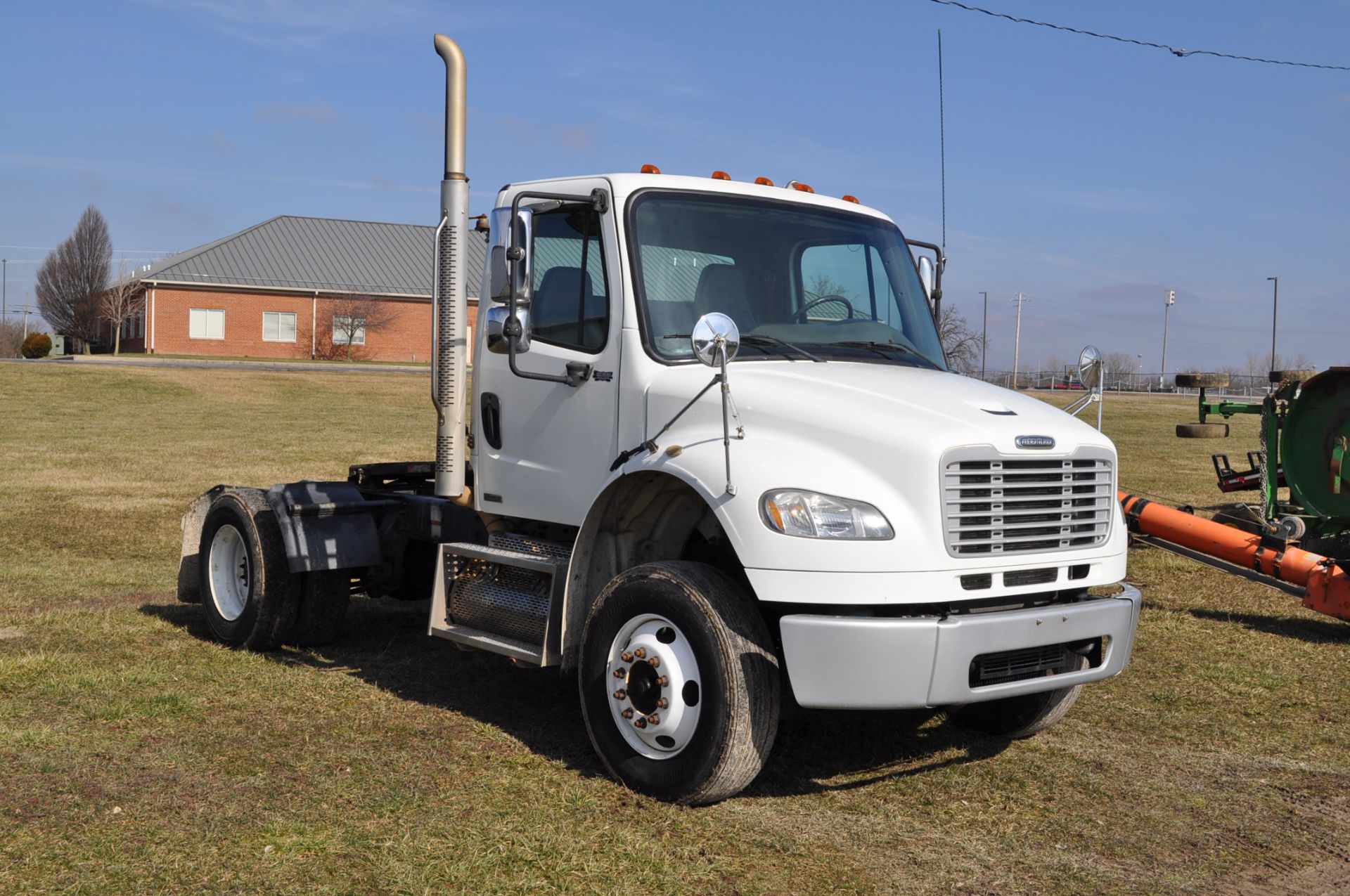 2009 Freightliner M2 semi truck, single axle, day cab, Cummins ISC 260, Allison auto, air ride - Image 2 of 23
