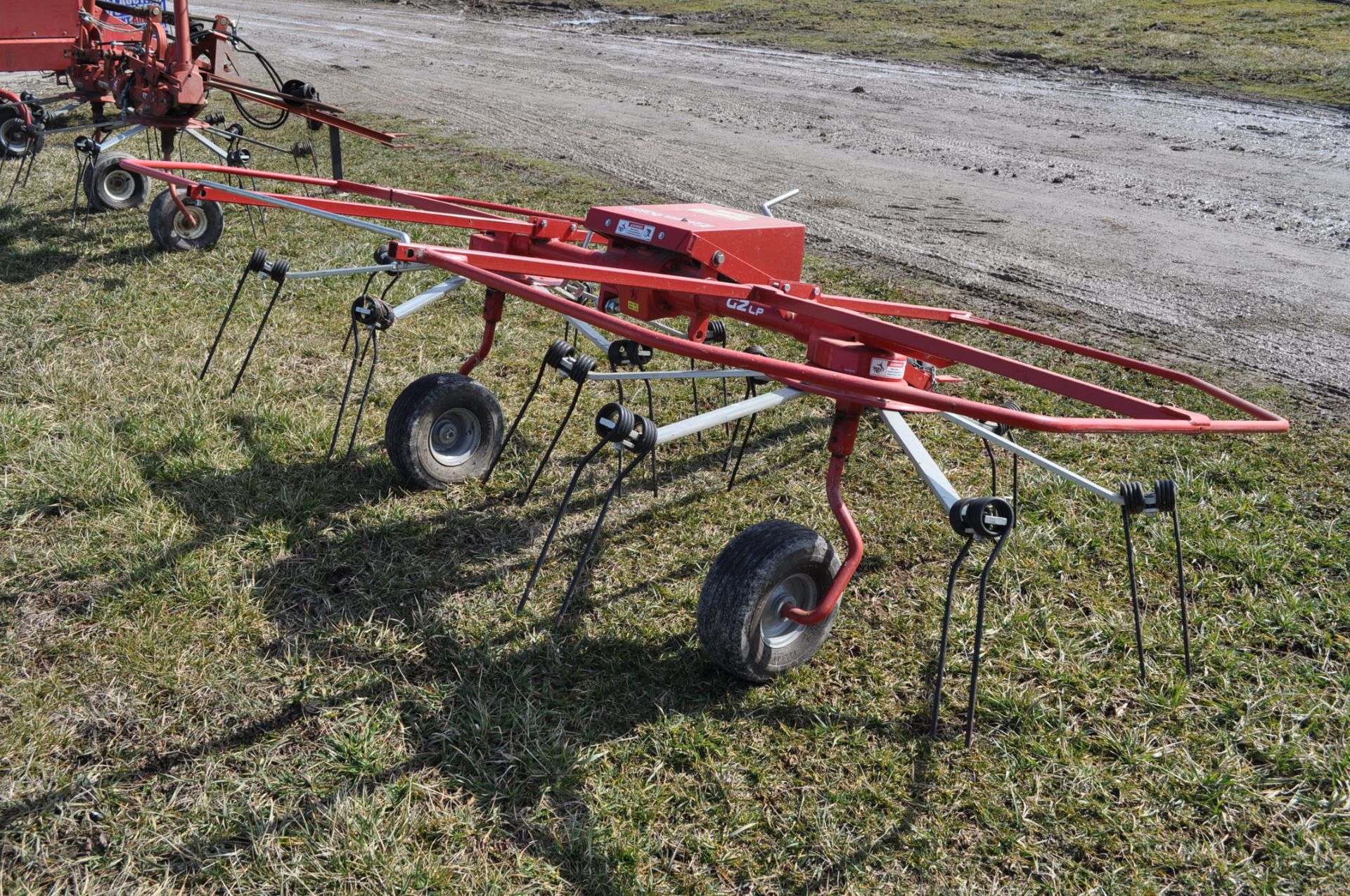 Farm King RFKT310PM 2 basket tedder, pull type, 540 PTO, only used twice - Image 3 of 5