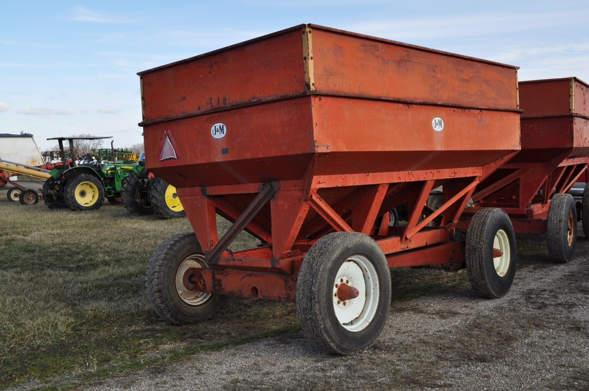 J&M 350 gravity bed wagon on gear - Image 3 of 7