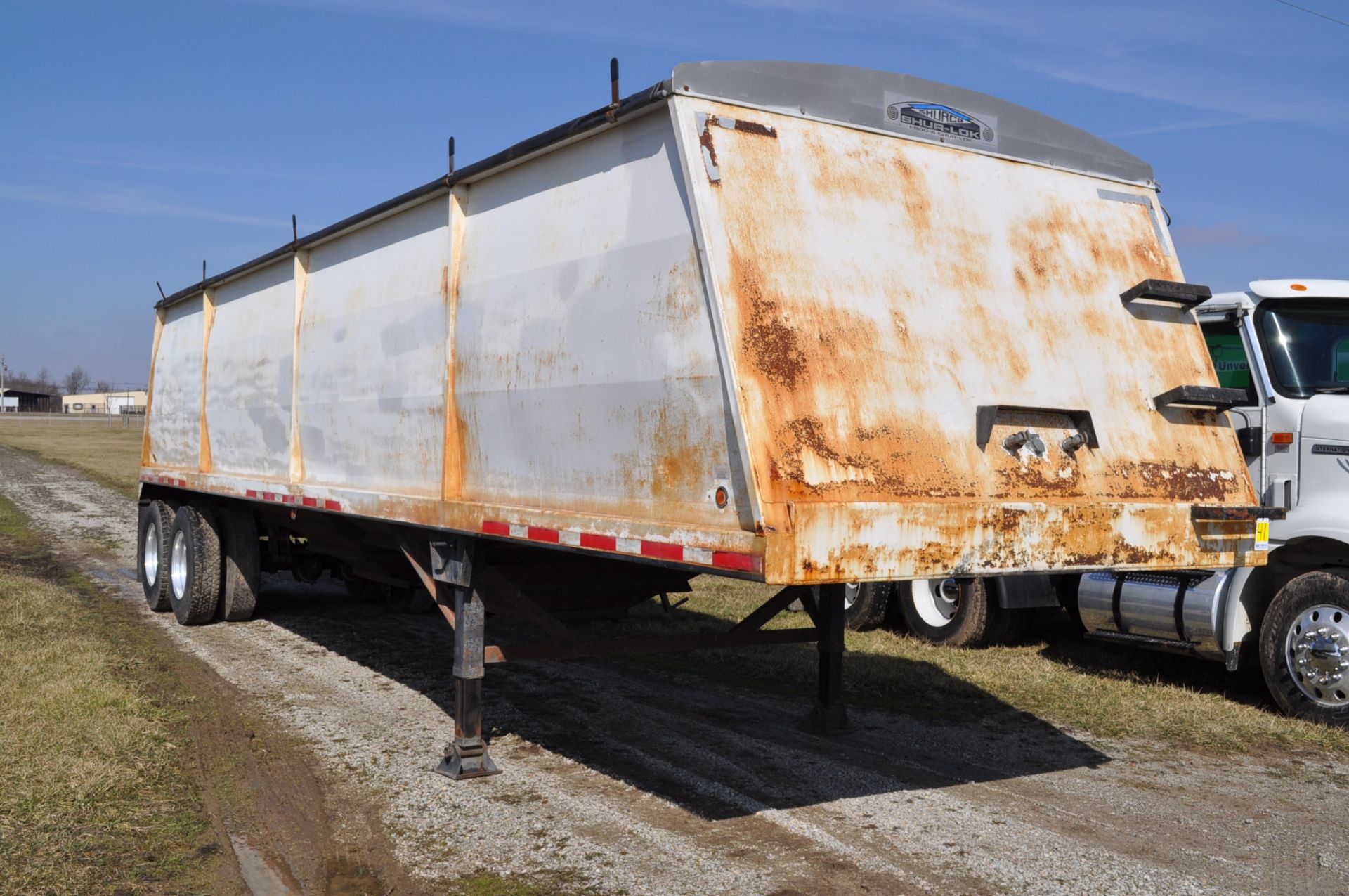 34’ Drake steel grain trailer, tandem axle, roll tarp, spring ride, 4 alum wheels, - Image 2 of 14