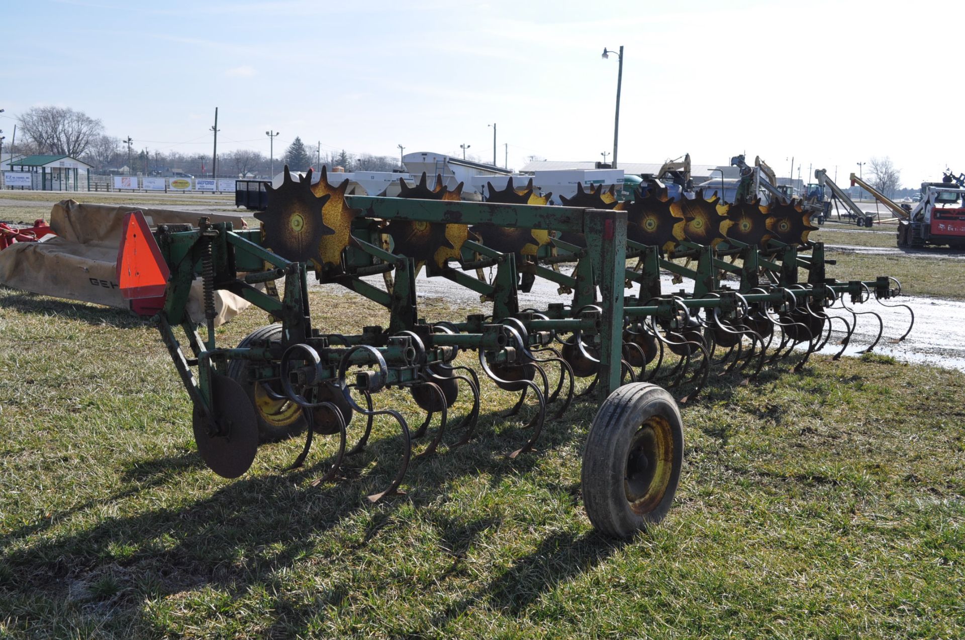 John Deere row crop cultivator, 8 row x 30”, 3pt, end transport - Image 3 of 8