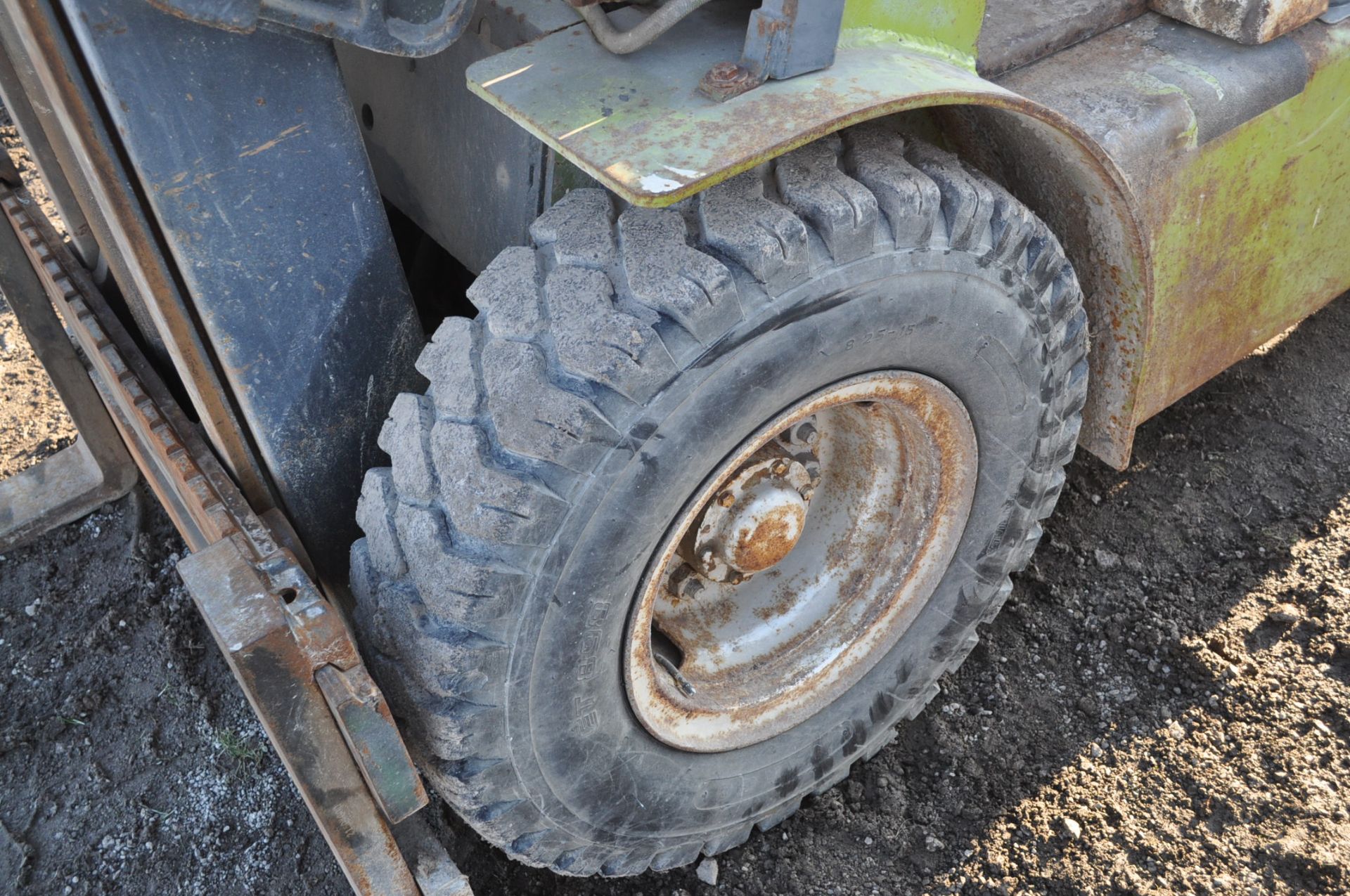 Clark 6000lb capacity forklift, gasoline, pneumatic tires, single stage mast - Image 10 of 11