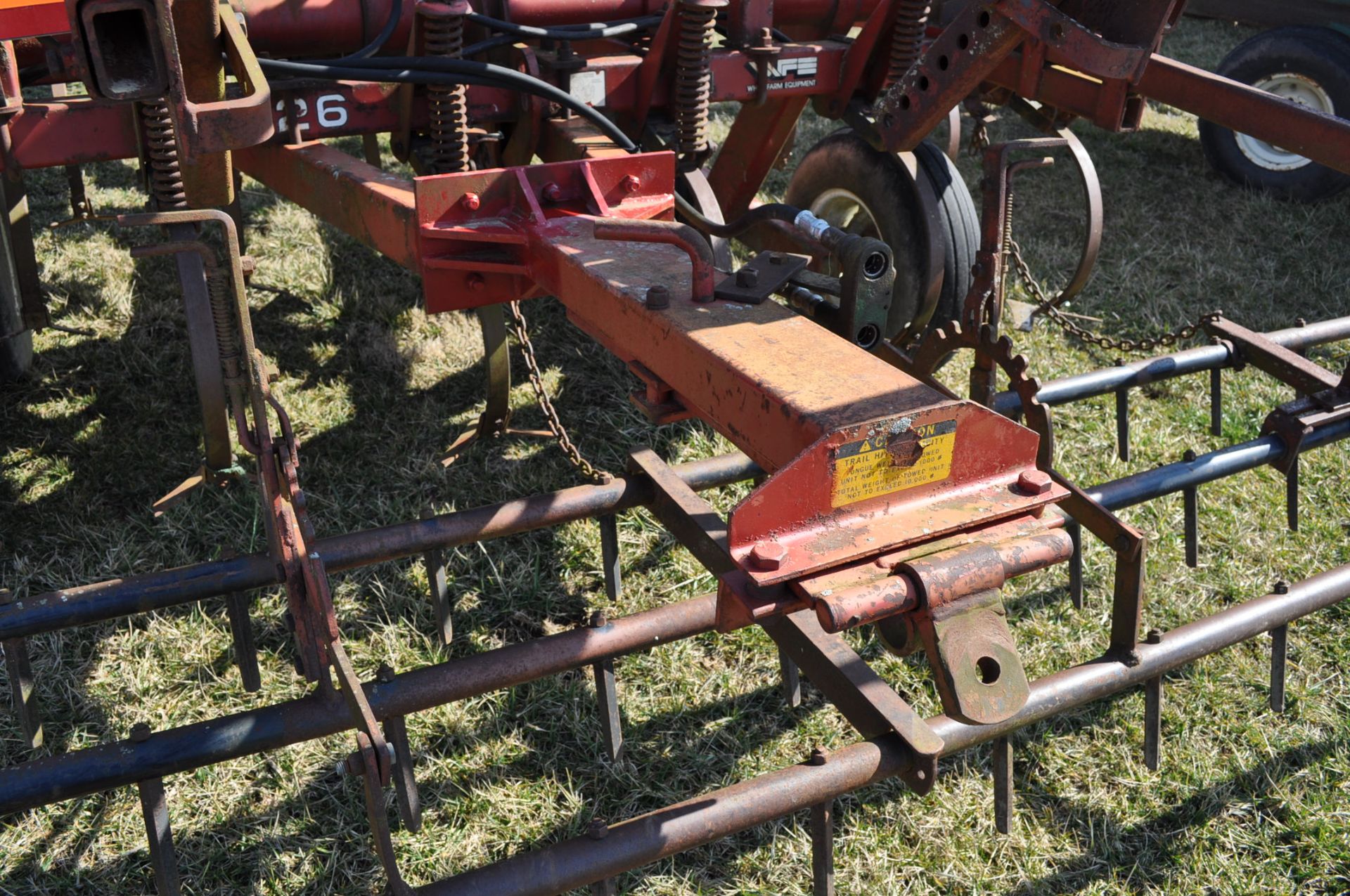 26' White 226 field cultivator, 3 bar harrow, walking tandems, rear hitch with hyd, hyd flat fold - Image 5 of 9