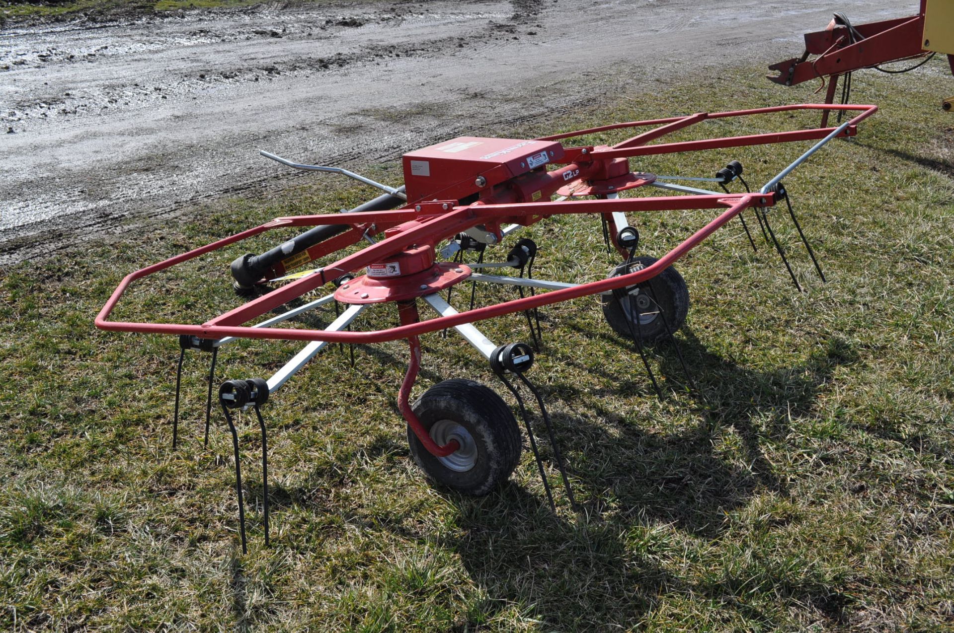 Farm King RFKT310PM 2 basket tedder, pull type, 540 PTO, only used twice - Image 4 of 5