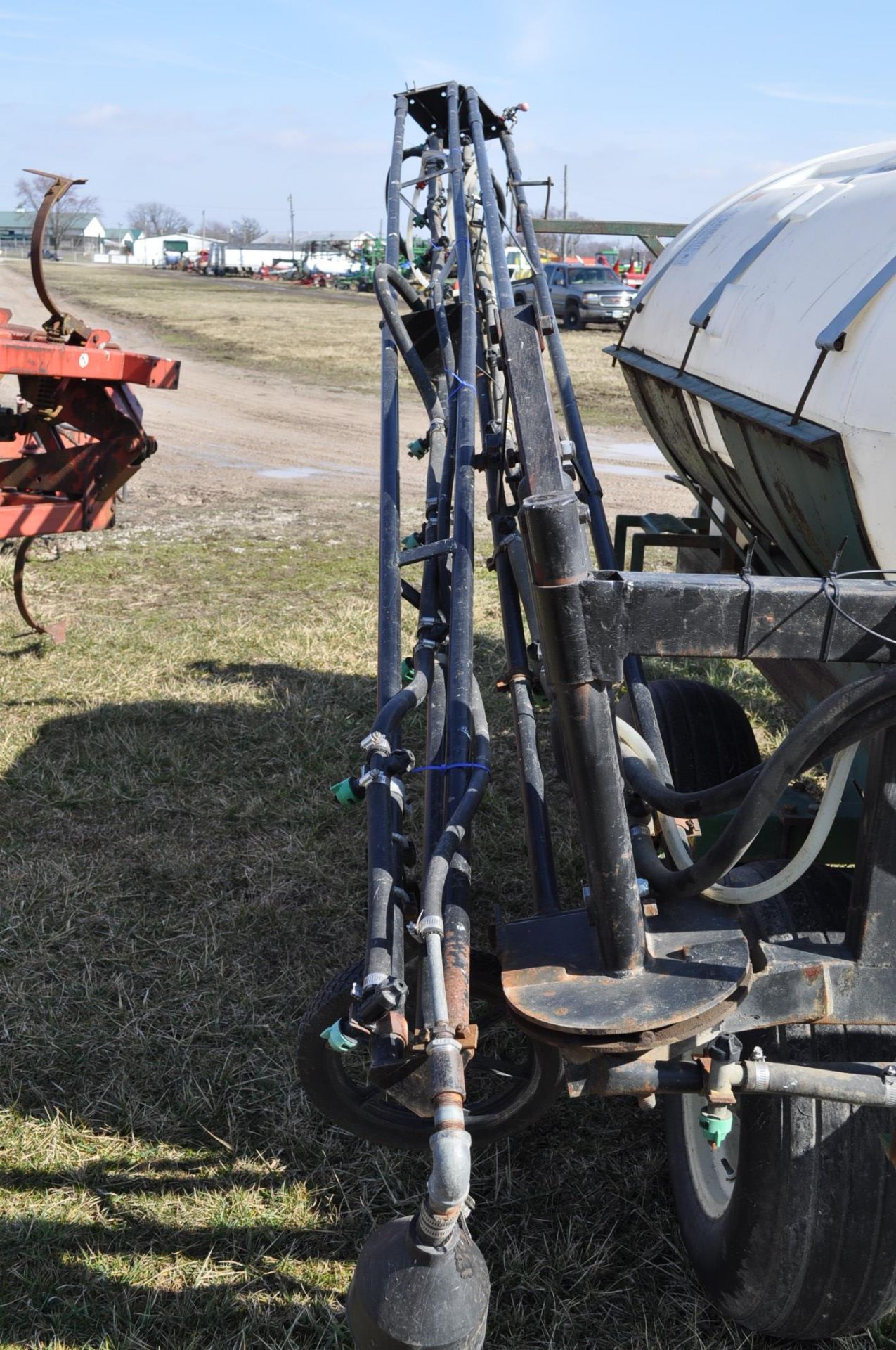 Pull type sprayer, 850 gal poly tank, tank one year old, 60 ft boom, 15" spacing, hyd solution pump - Image 8 of 11