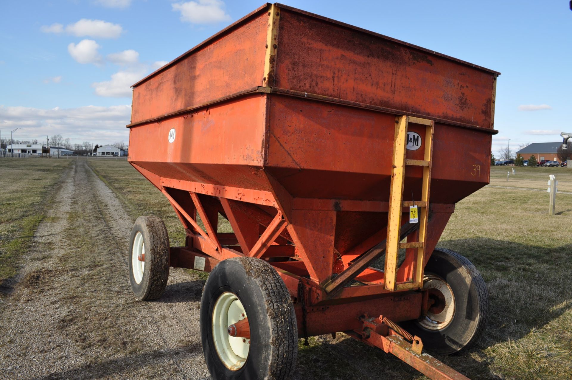 J&M 350 gravity bed wagon on gear - Image 4 of 7